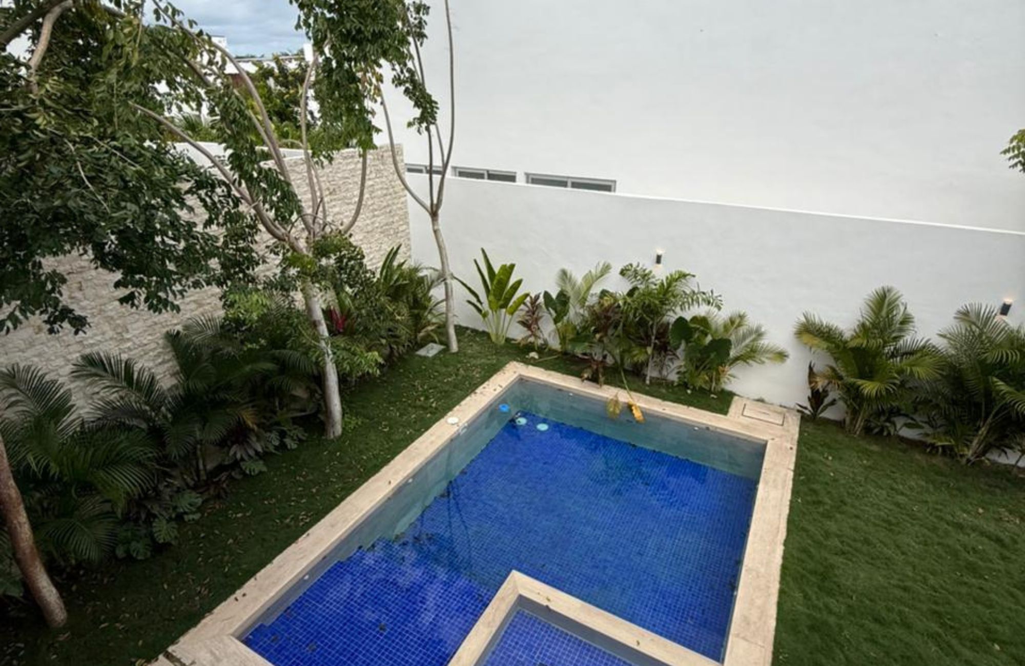 House in a gated community with golf course and clubhouse for sale, Yucat&aacute;n Country Club, M&eacute;rida