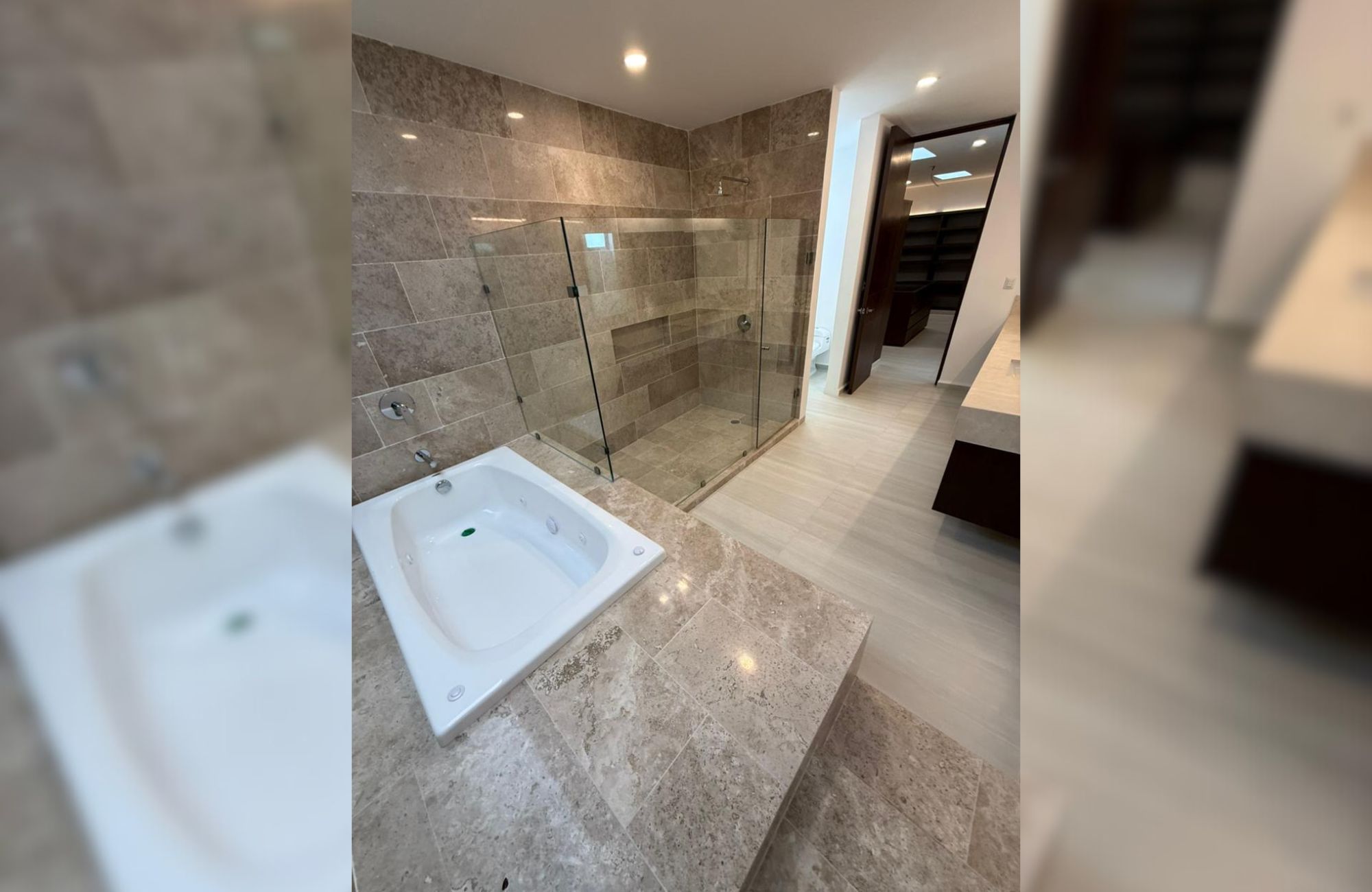 House in a gated community with golf course and clubhouse for sale, Yucat&aacute;n Country Club, M&eacute;rida