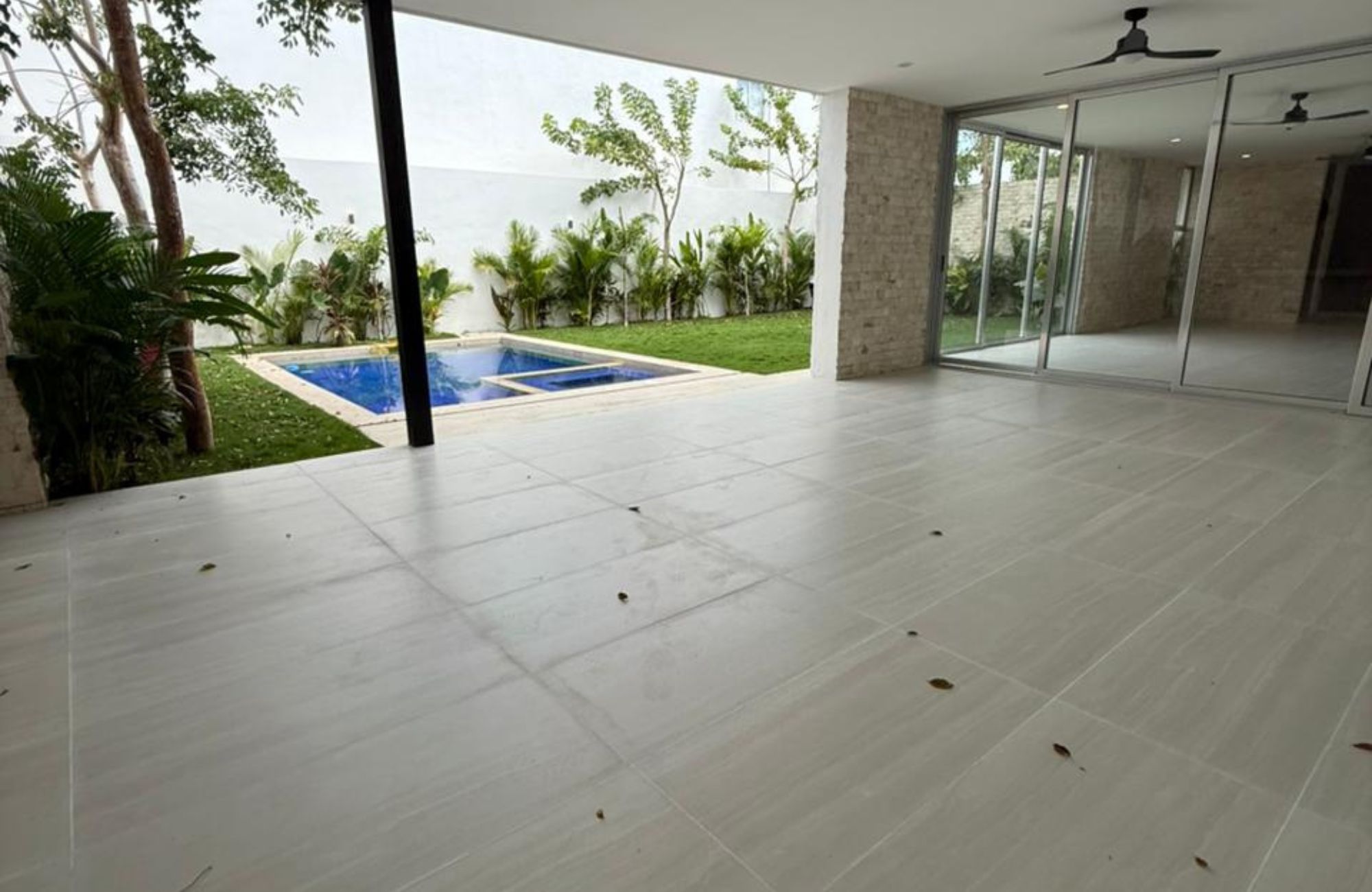 House in a gated community with golf course and clubhouse for sale, Yucat&aacute;n Country Club, M&eacute;rida