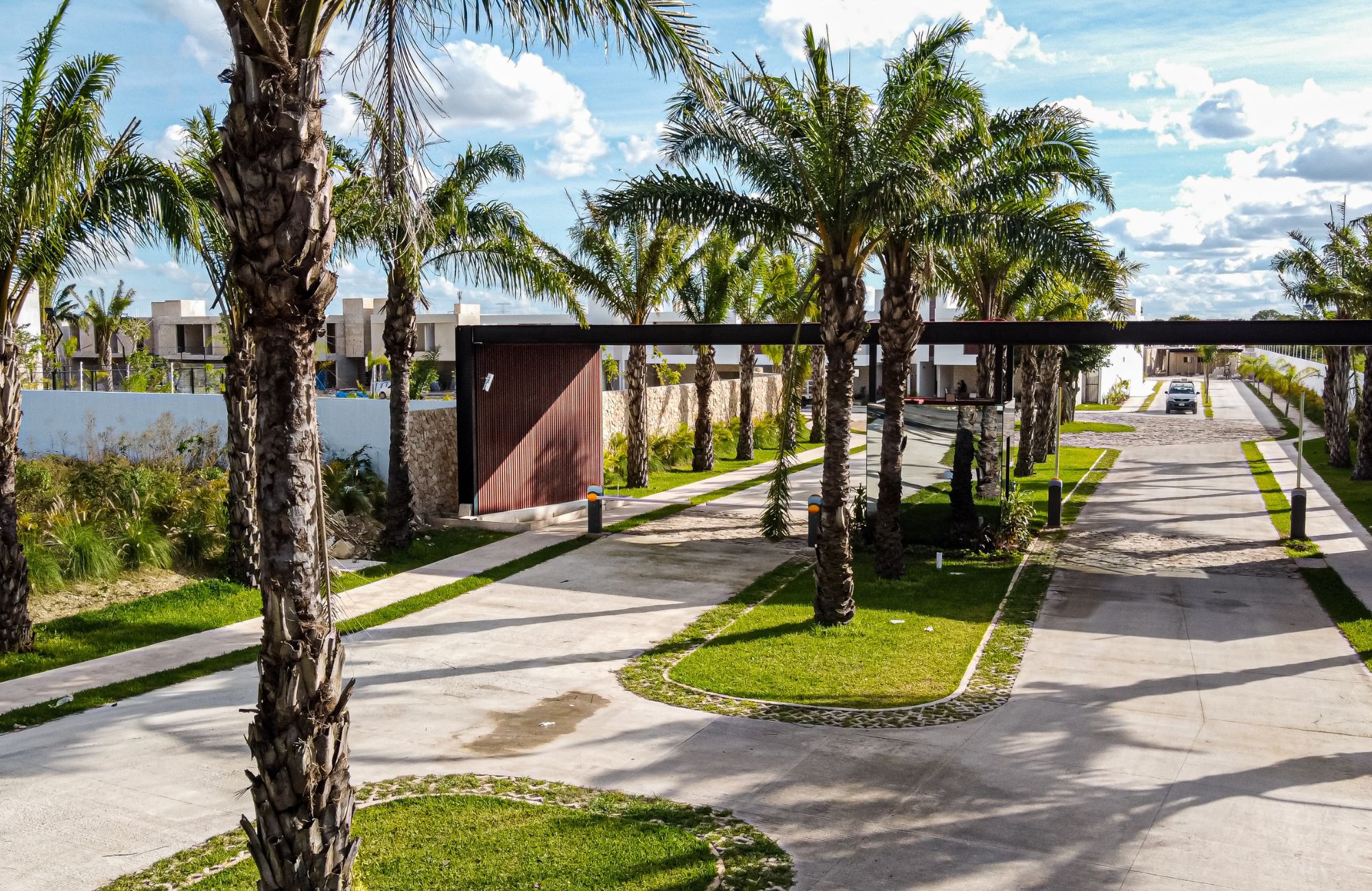 House in a gated community with golf course and clubhouse for sale, Yucat&aacute;n Country Club, M&eacute;rida