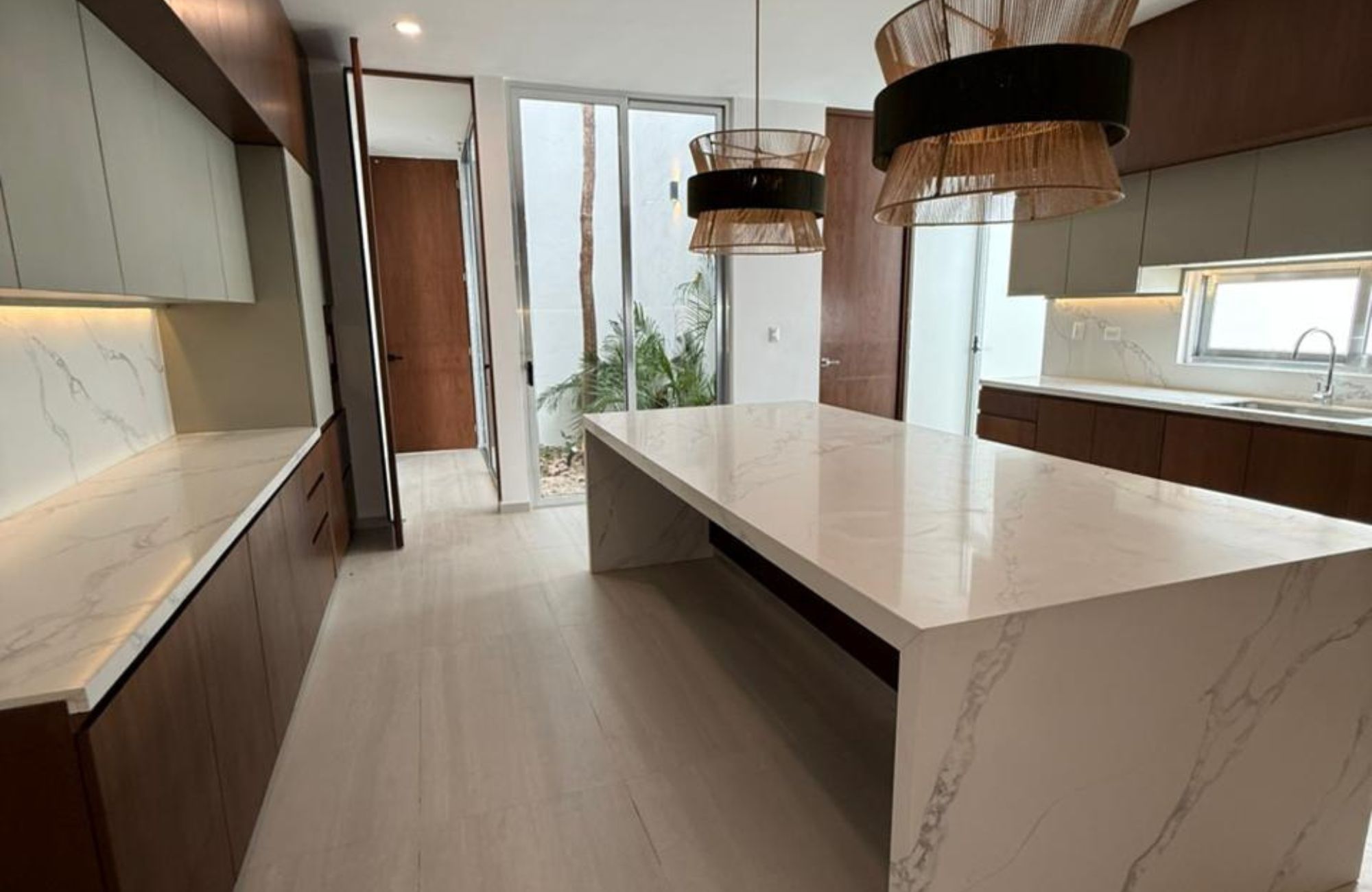 House in a gated community with golf course and clubhouse for sale, Yucat&aacute;n Country Club, M&eacute;rida