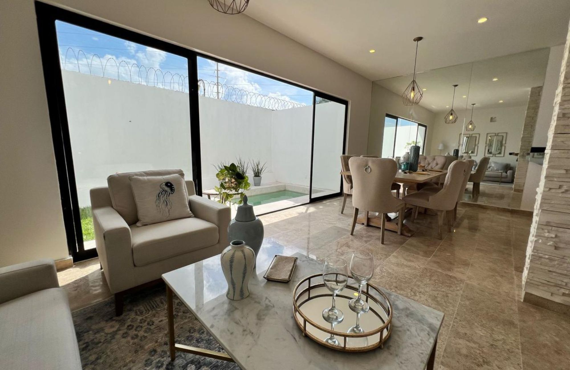 House for sale in Artika Canc&uacute;n, gated community with pool, Av. Prol. La Luna, Canc&uacute;n