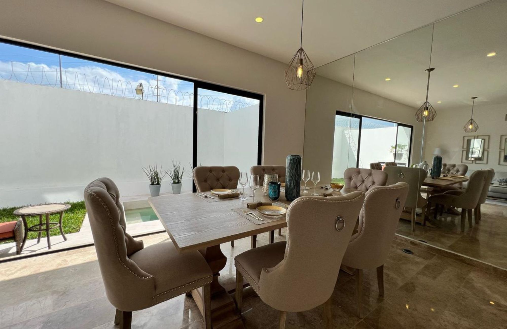 House for sale in Artika Canc&uacute;n, gated community with pool, Av. Prol. La Luna, Canc&uacute;n