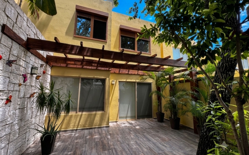 House with solar panels, tree-lined terrace, clubhouse, for sale, Allegranza, Playa del Carmen