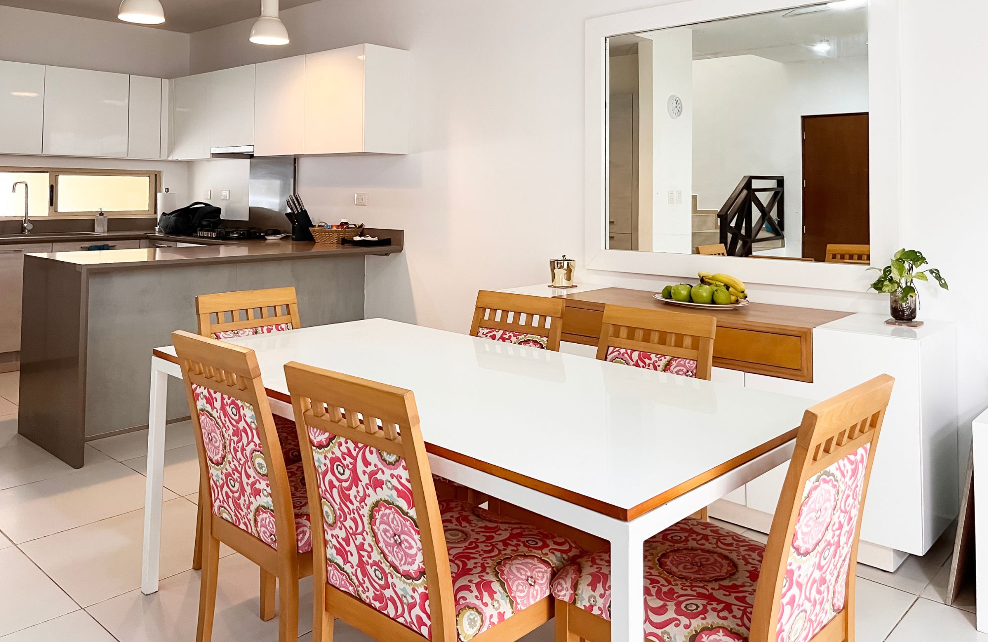 House in private community with clubhouse, children&amp;#39;s playground, pool with swimming lane, paddle tennis court, 7,000 m2 of green areas