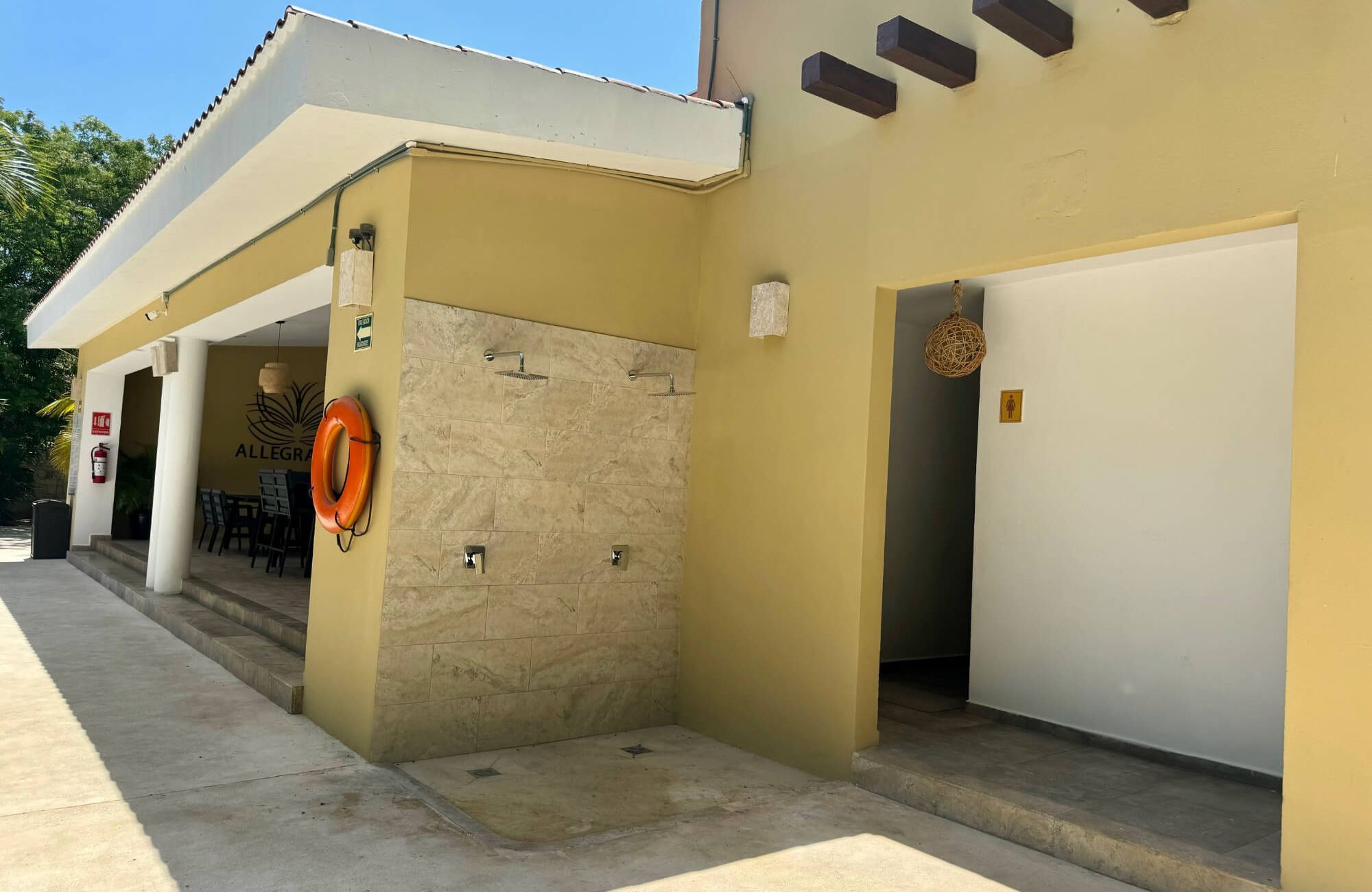 Casa con casa club, alberca, cenote, venta en Allegranza Playa del Carmen