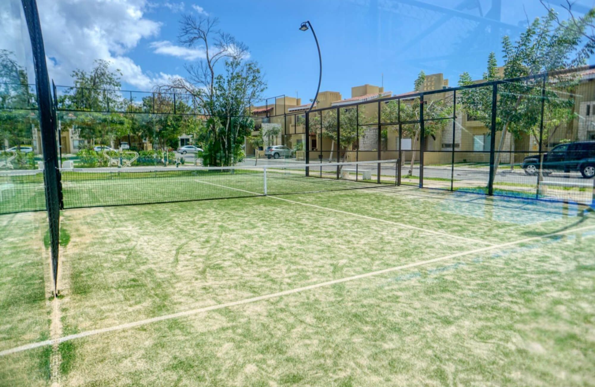 House in private community with clubhouse, children&amp;#39;s playground, pool with swimming lane, paddle tennis court, 7,000 m2 of green areas