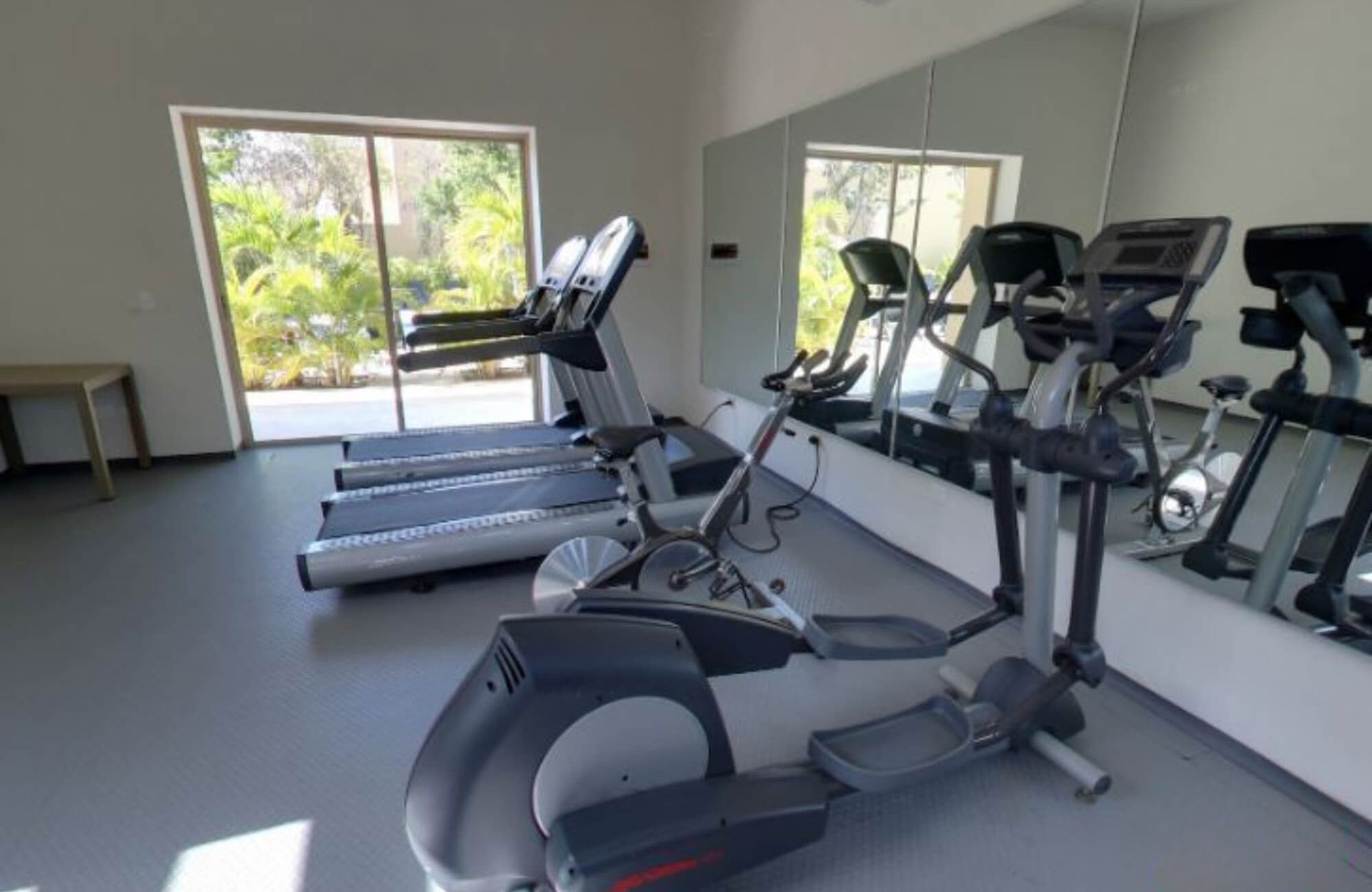 House in private community with clubhouse, children&amp;#39;s playground, pool with swimming lane, paddle tennis court, 7,000 m2 of green areas