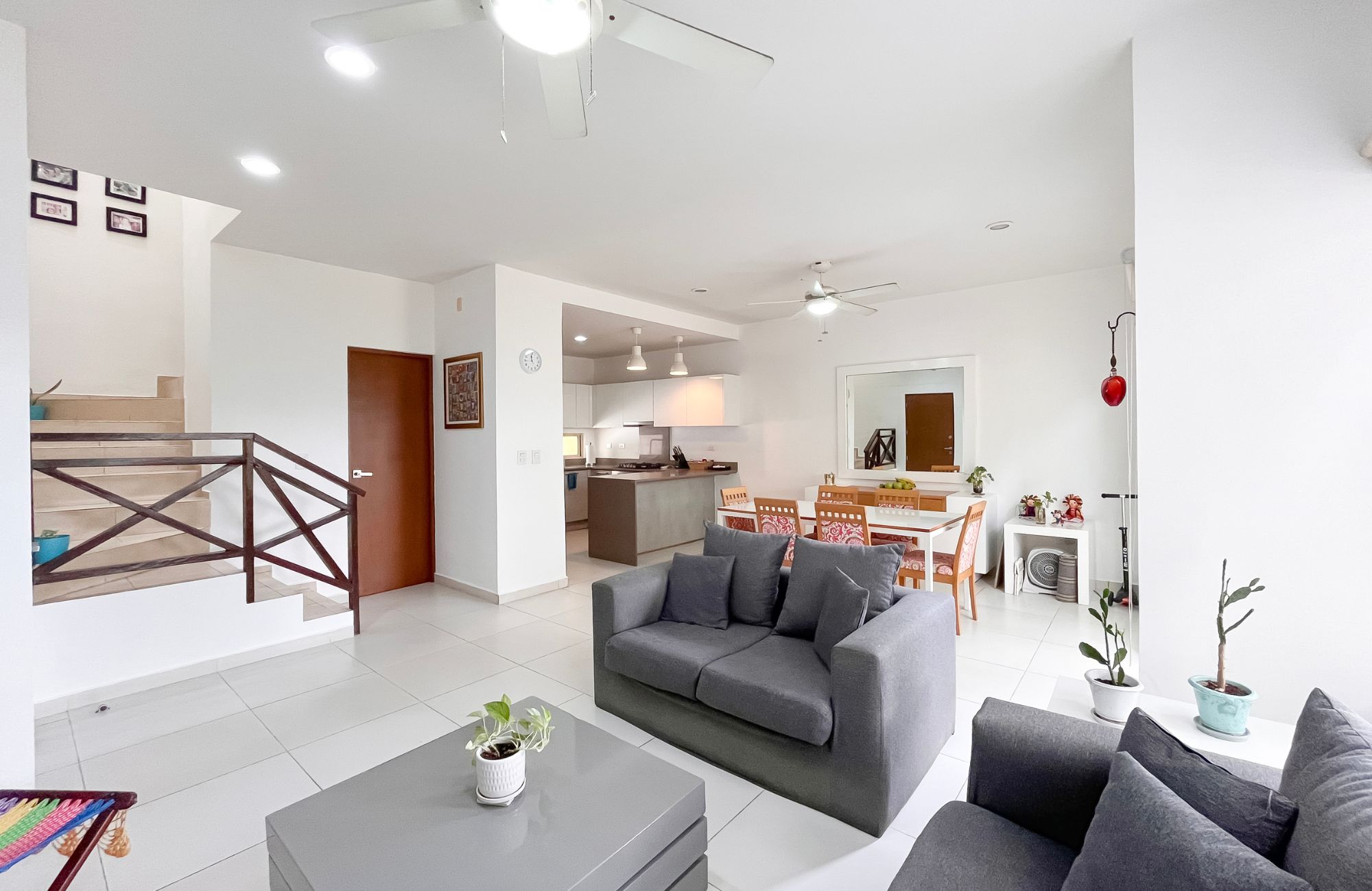 House in private community with clubhouse, children&amp;#39;s playground, pool with swimming lane, paddle tennis court, 7,000 m2 of green areas