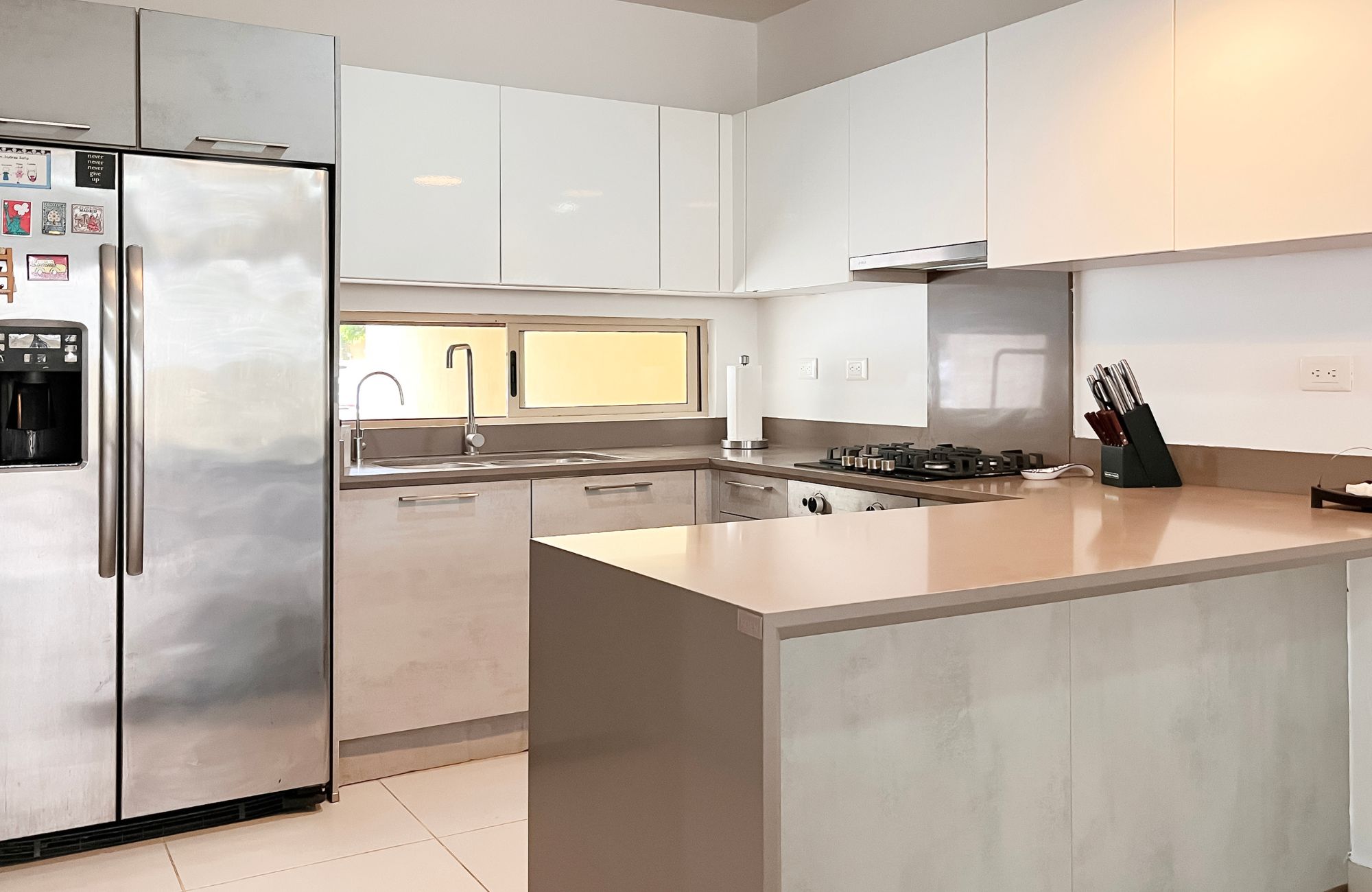 House in private community with clubhouse, children&amp;#39;s playground, pool with swimming lane, paddle tennis court, 7,000 m2 of green areas