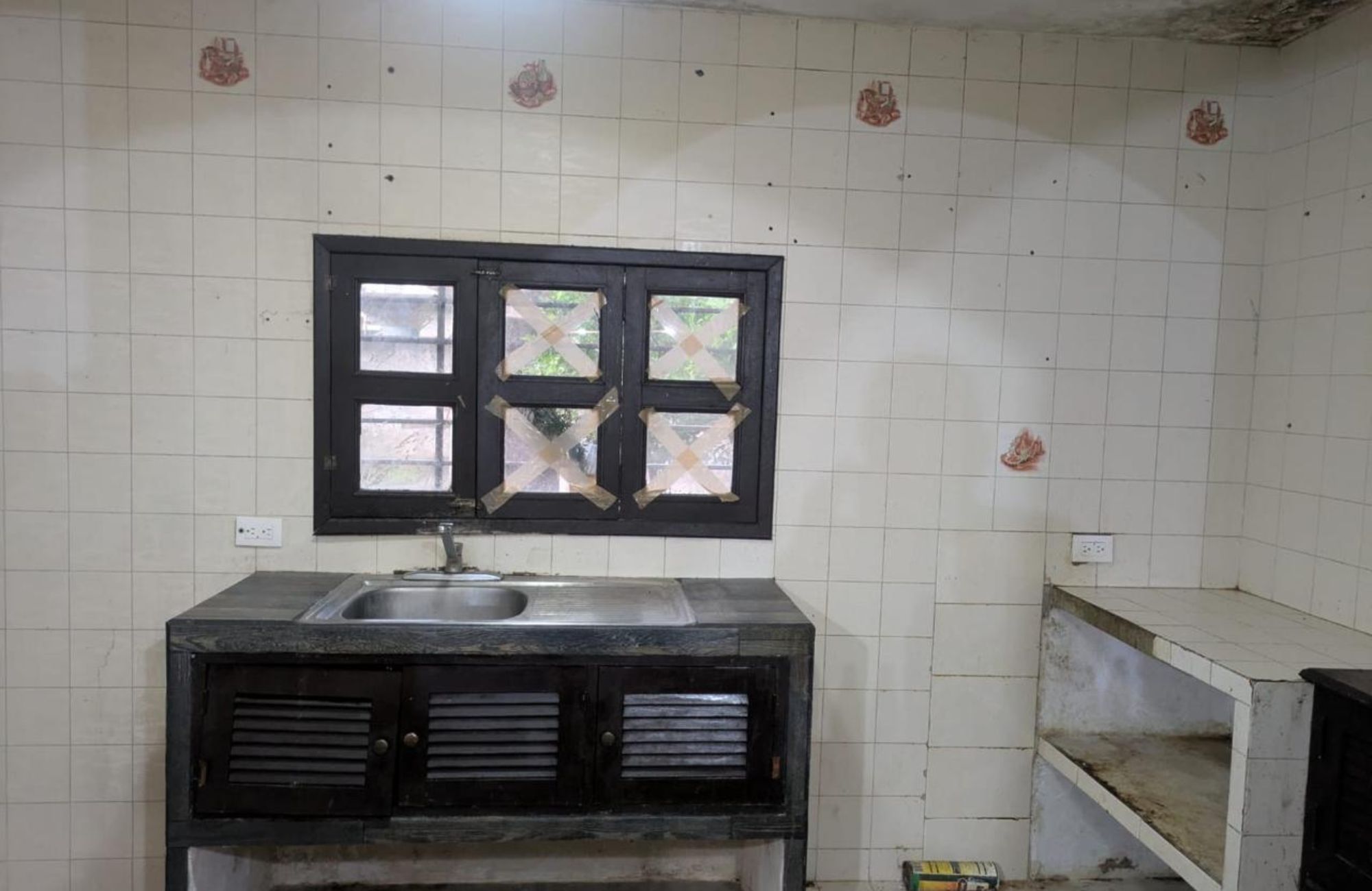 House with terrace adaptable into 2 apartments for sale, Flamingos, Cozumel