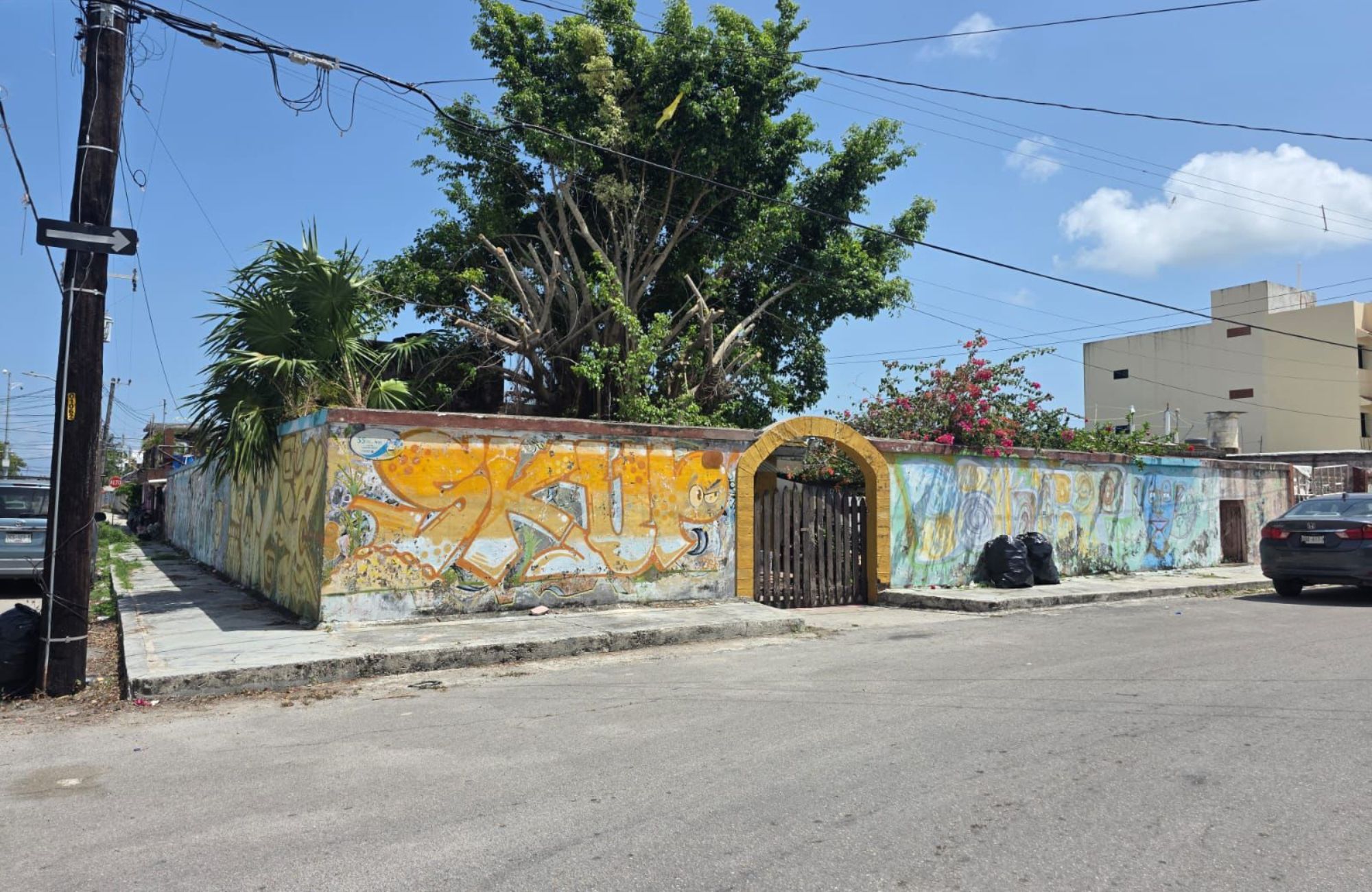 House with terrace adaptable into 2 apartments for sale, Flamingos, Cozumel