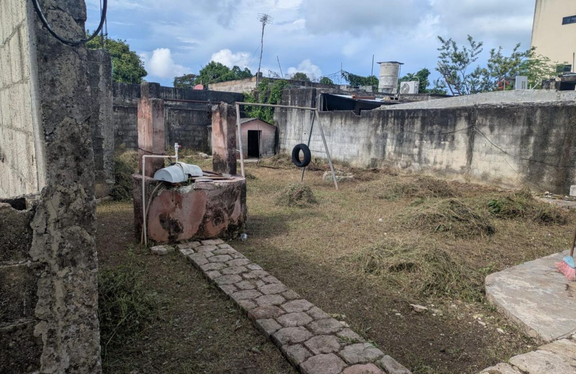 House with terrace adaptable into 2 apartments for sale, Flamingos, Cozumel