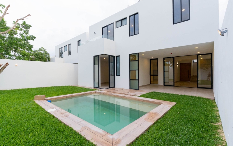 House with private pool and clubhouse, for sale, Cholul, M&eacute;rida