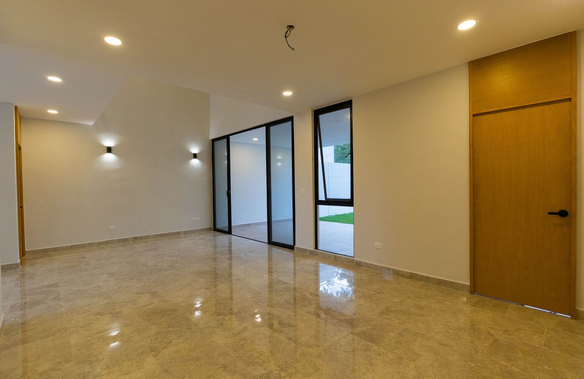 House with Private Pool, Two-Story, for Sale in Temoz&oacute;n Norte, M&eacute;rida