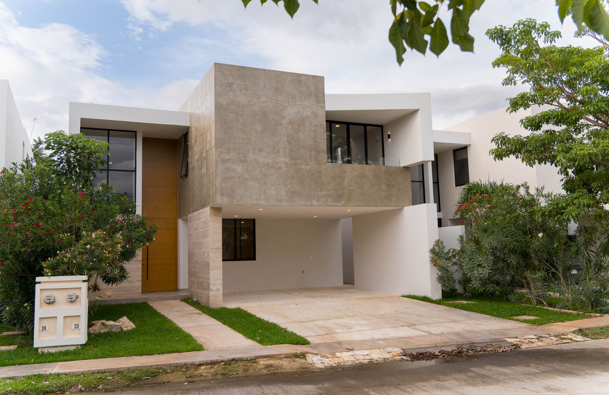 House with Private Pool, Two-Story, for Sale in Temoz&oacute;n Norte, M&eacute;rida