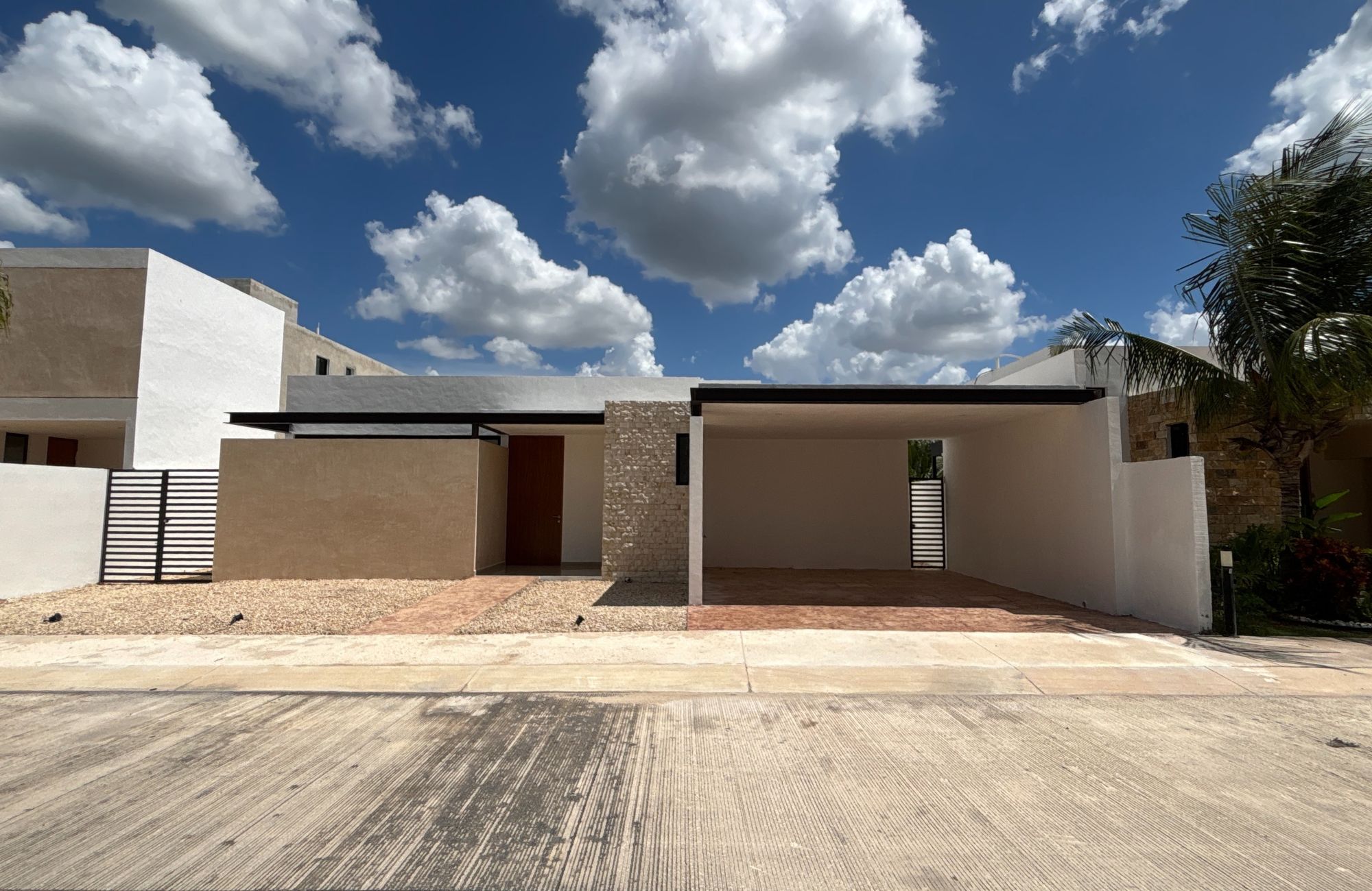 Villa with Direct Beach Access for Sale, Chicxulub, Yucat&aacute;n