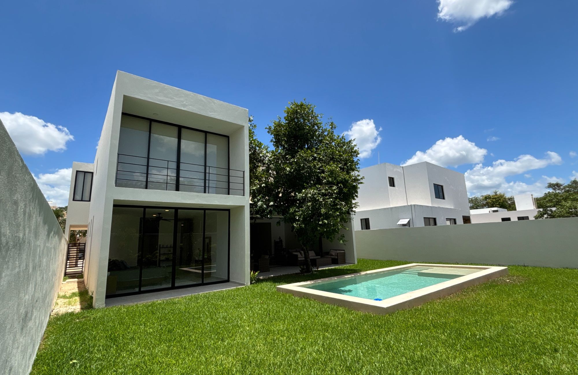 House with garden, private pool, terrace and service room, North Zone, Merida.