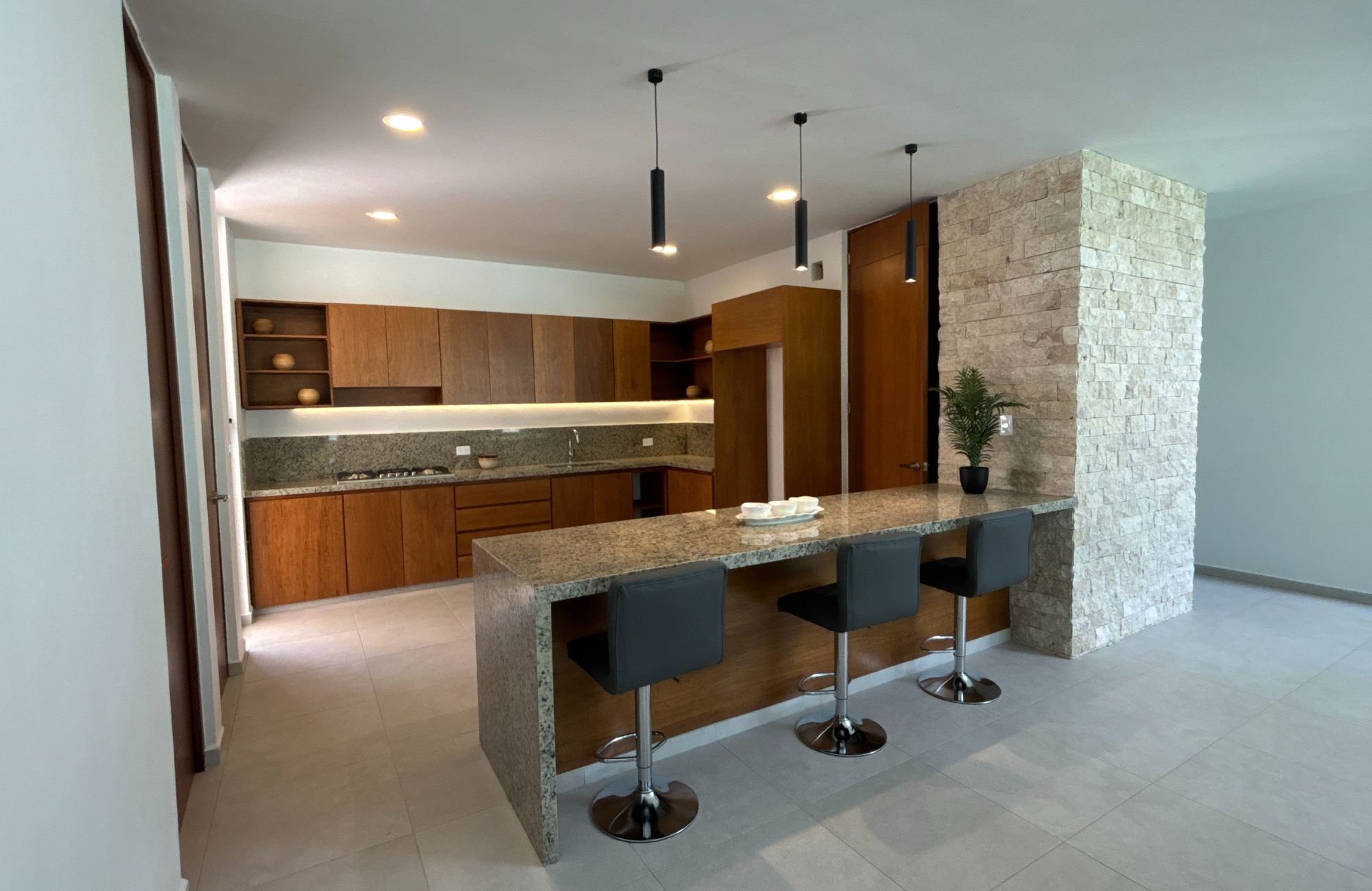 House with garden, private pool, terrace and service room, North Zone, Merida.