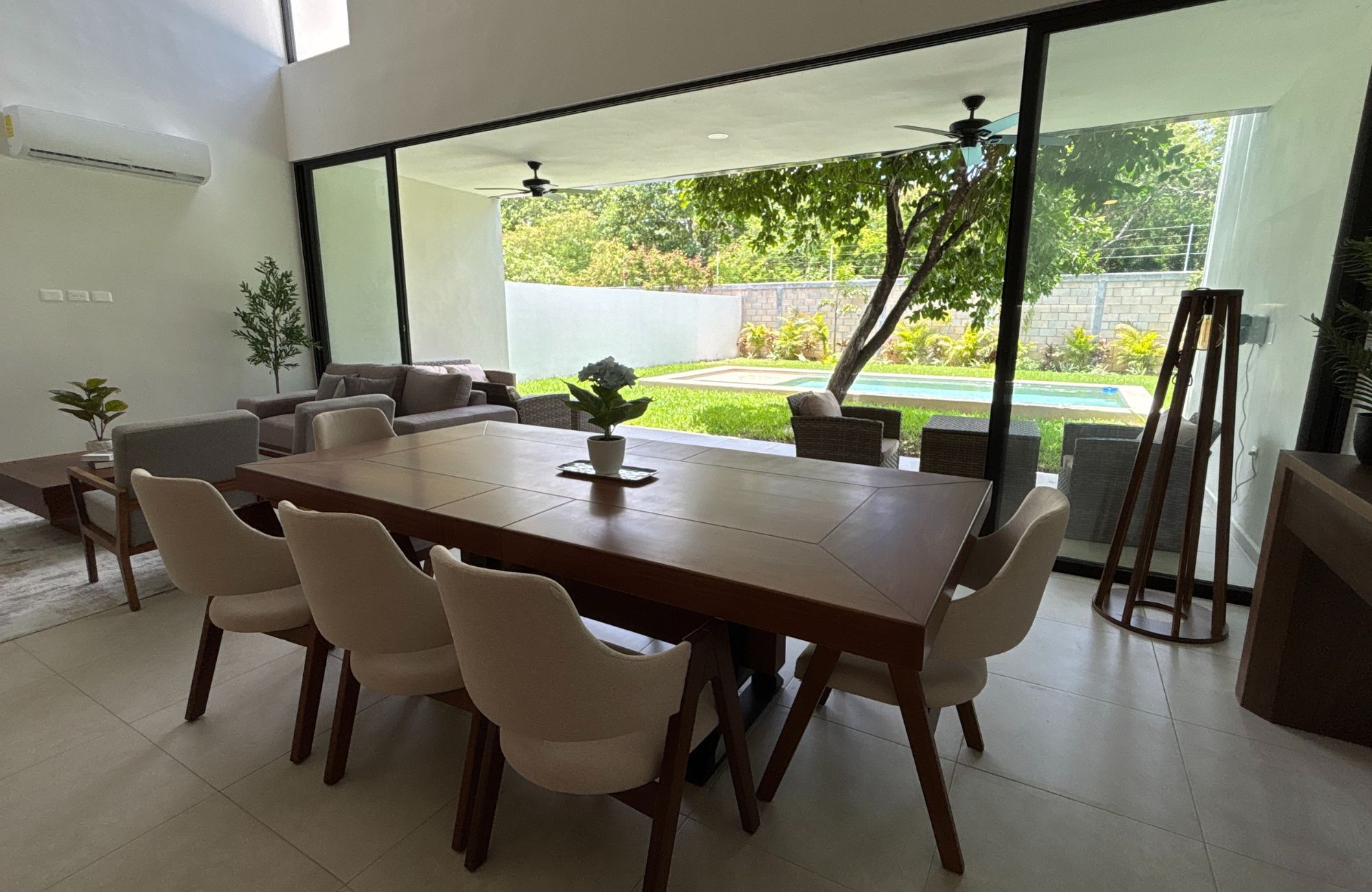 House with garden, private pool, terrace and service room, North Zone, Merida.