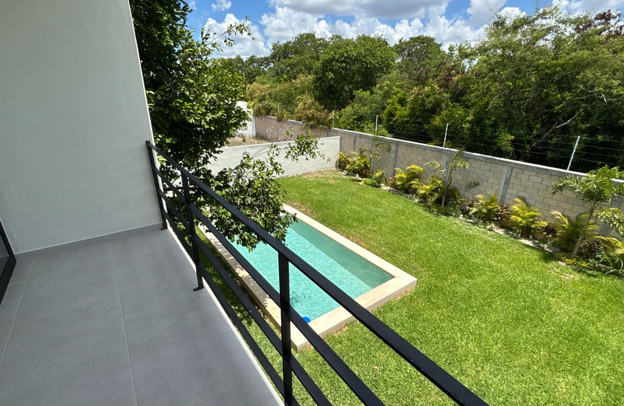 House with garden, private pool, terrace and service room, North Zone, Merida.