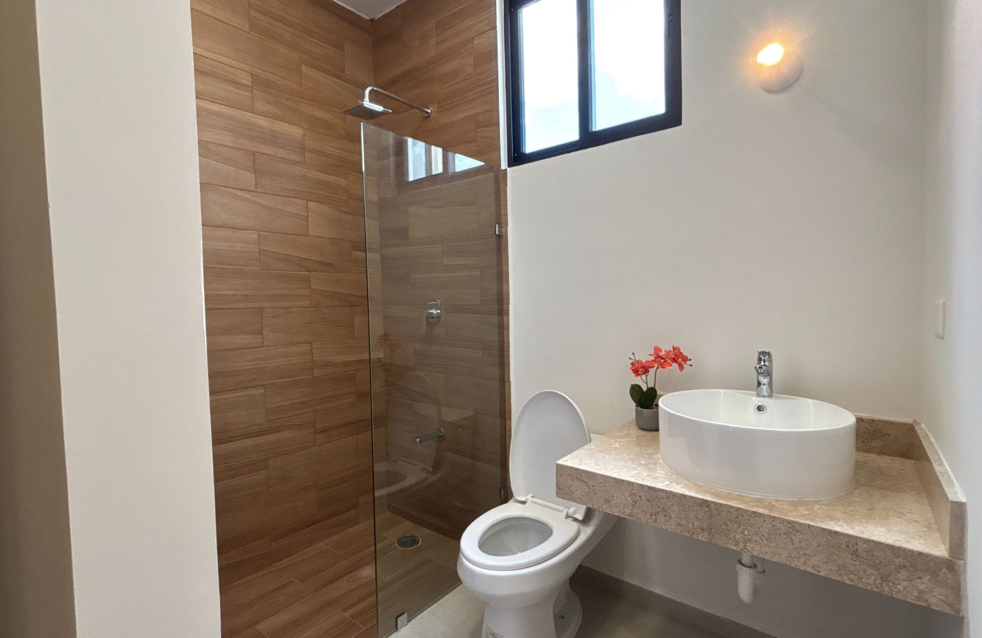 House with garden, private pool, terrace and service room, North Zone, Merida.