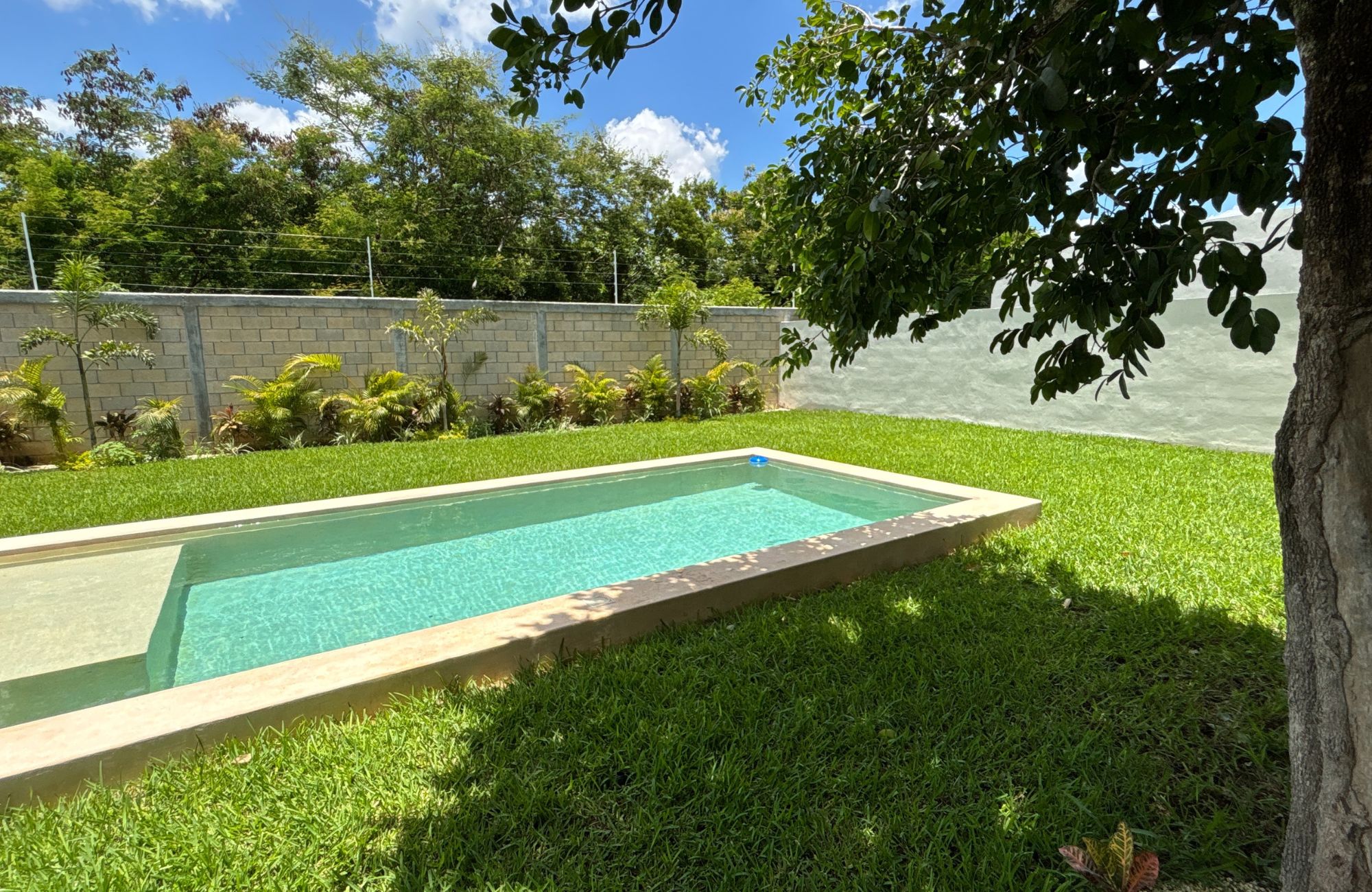 House with garden, private pool, terrace and service room, North Zone, Merida.