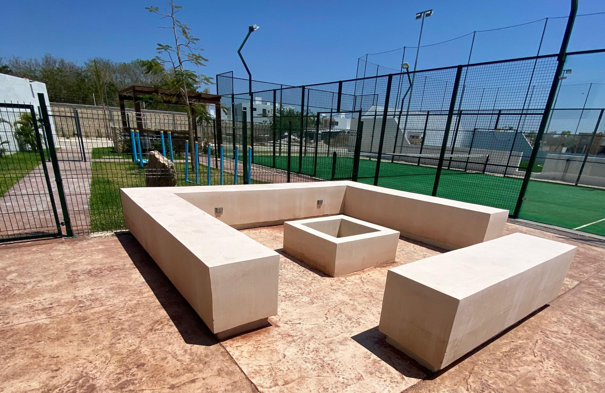 House with garden, private pool, terrace and service room, North Zone, Merida.