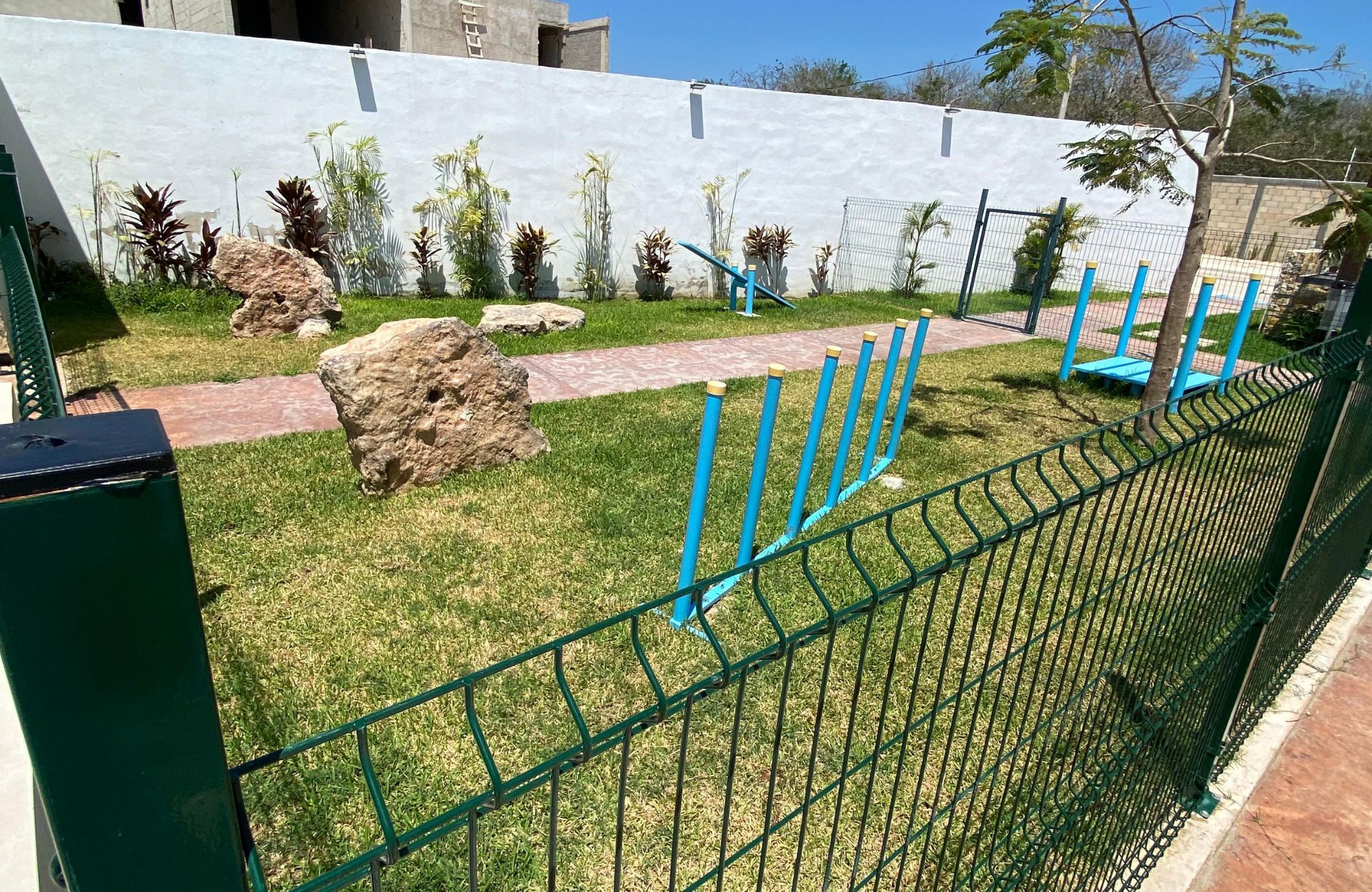 House with garden, private pool, terrace and service room, North Zone, Merida.