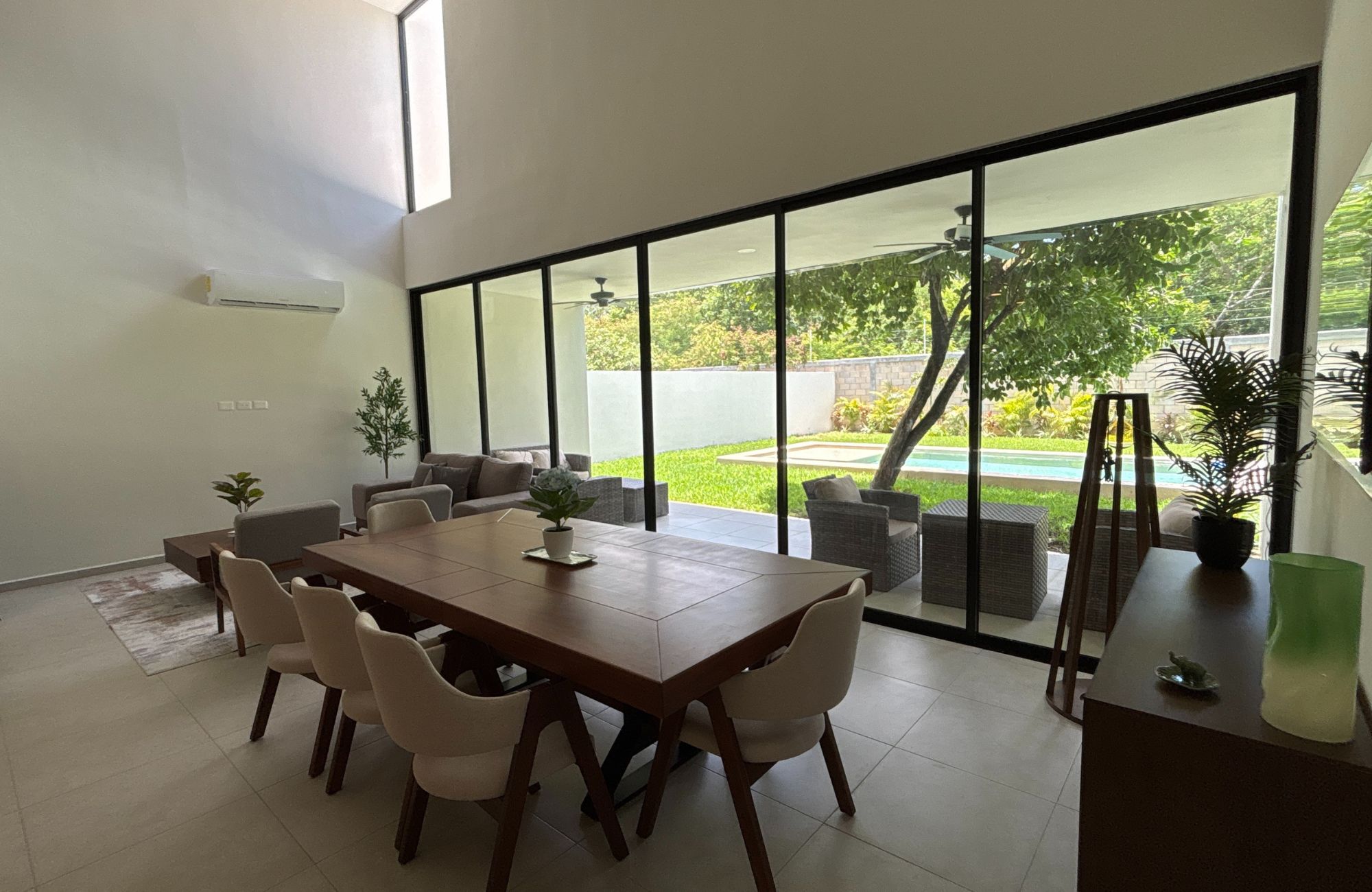 House with garden, private pool, terrace and service room, North Zone, Merida.