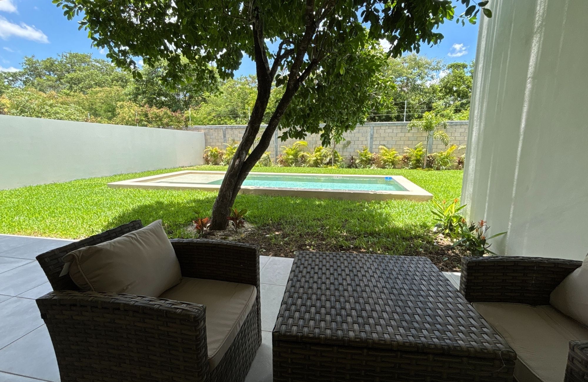 House with garden, private pool, terrace and service room, North Zone, Merida.