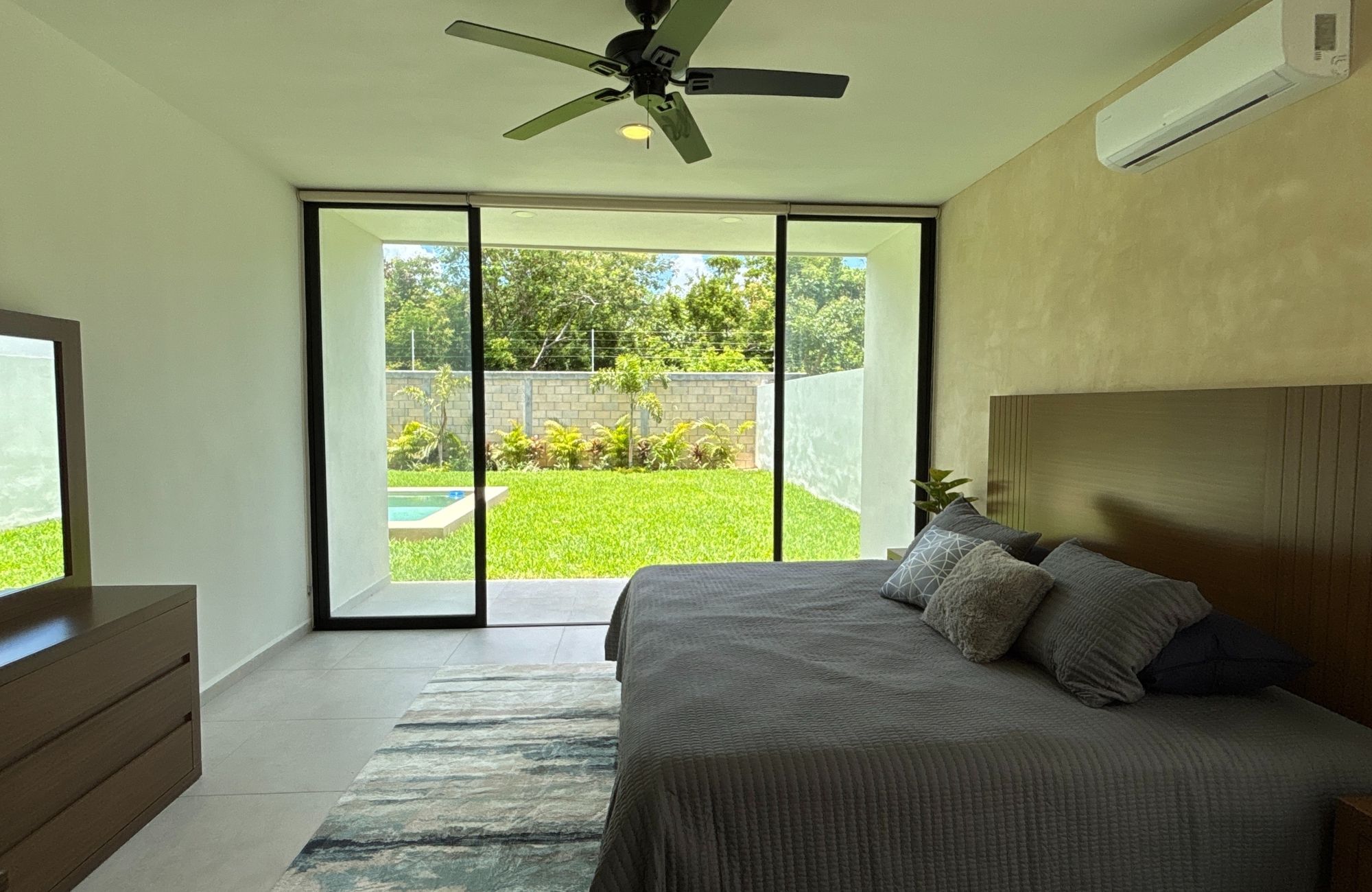 House with garden, private pool, terrace and service room, North Zone, Merida.