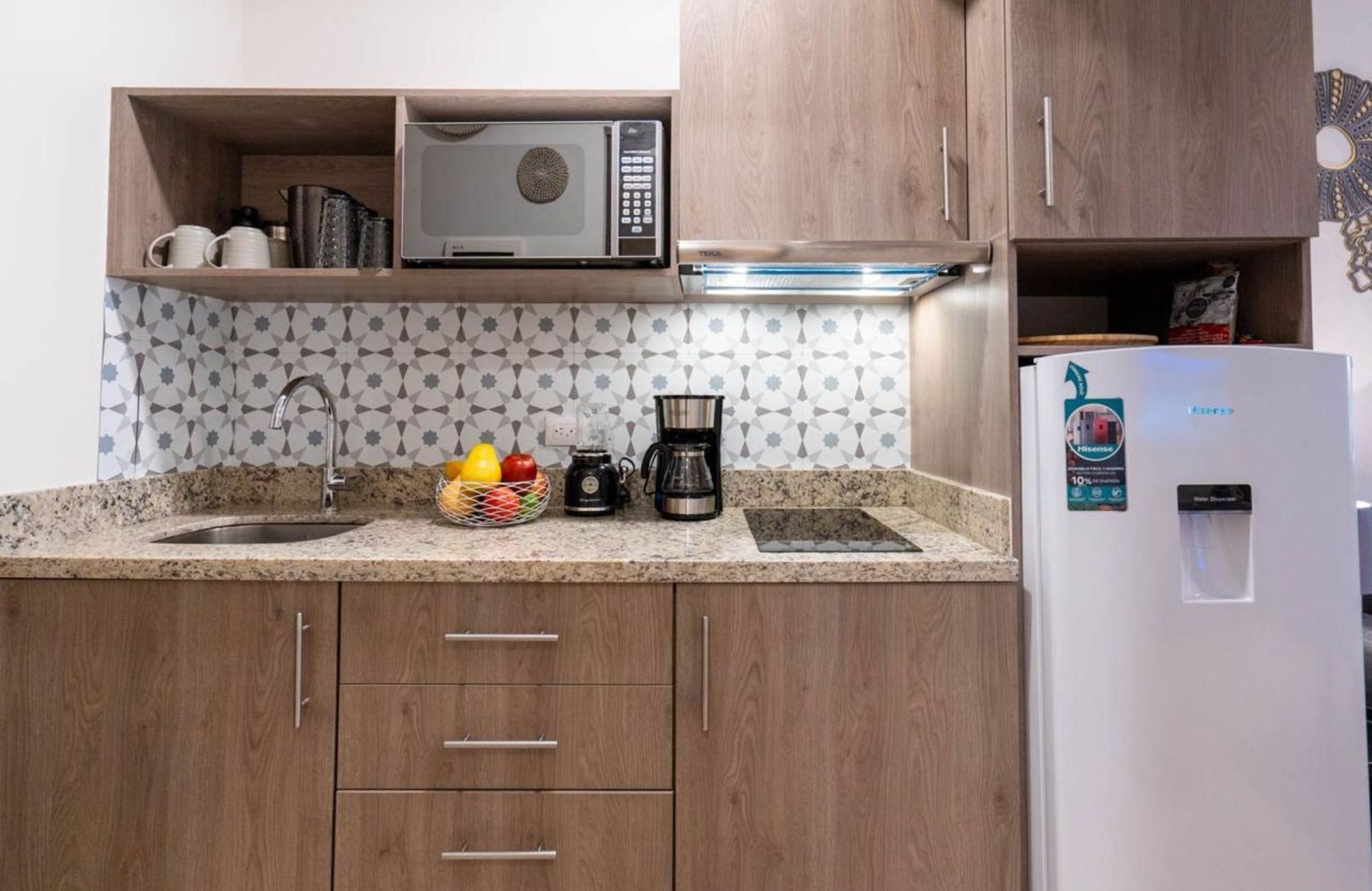 Swim up condo, with direct access to the pool from your terrace, in gated community, sports fields, restaurant, playground for children, sch