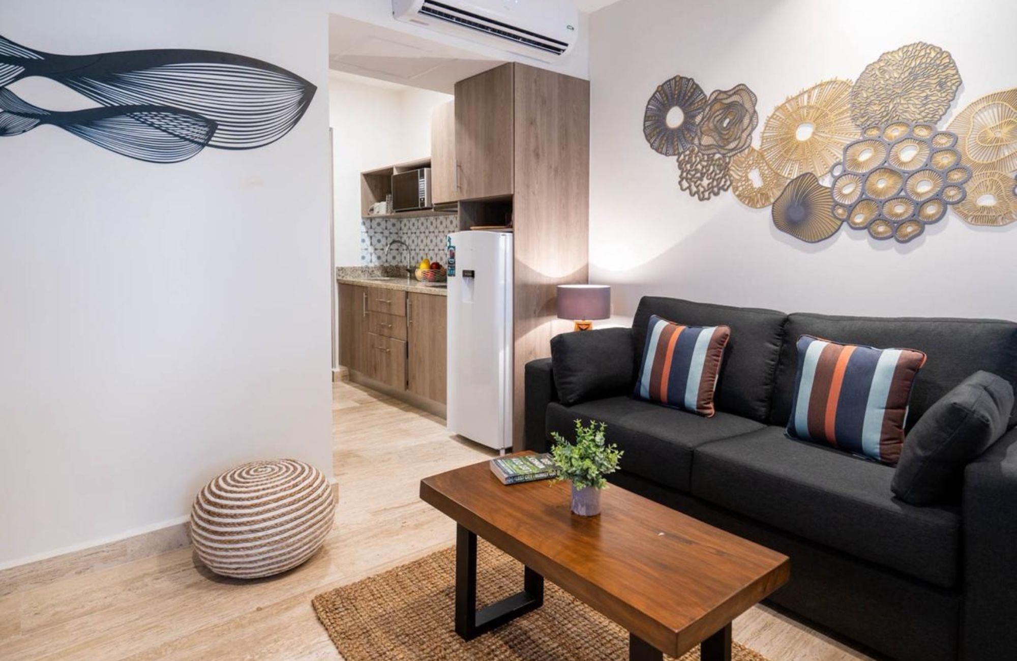 Swim up condo, with direct access to the pool from your terrace, in gated community, sports fields, restaurant, playground for children, sch