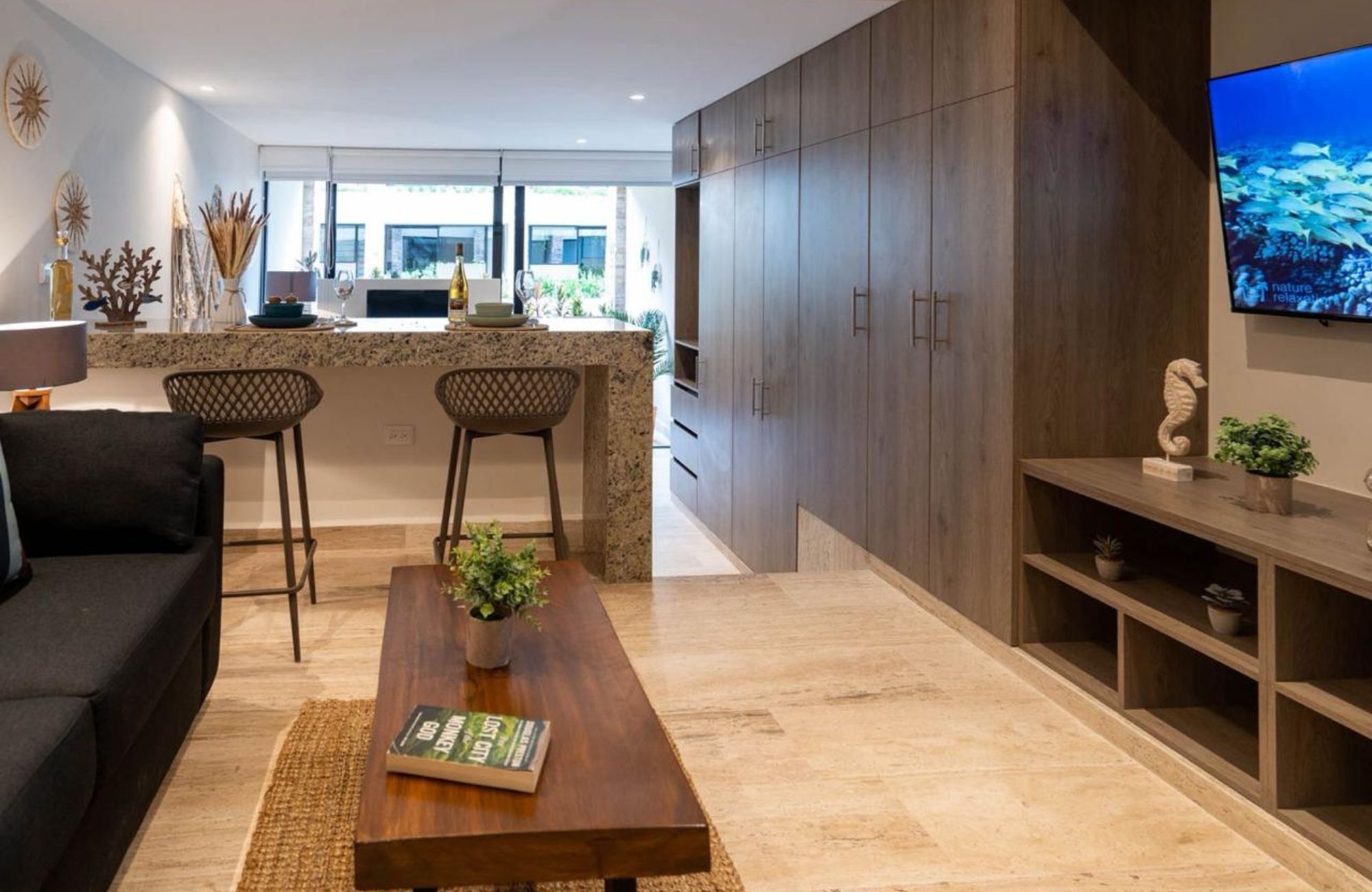 Swim up condo, with direct access to the pool from your terrace, in gated community, sports fields, restaurant, playground for children, sch