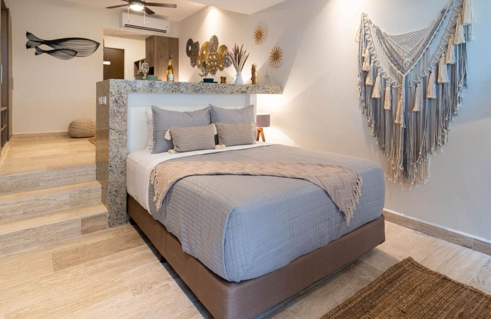 Swim up condo, with direct access to the pool from your terrace, in gated community, sports fields, restaurant, playground for children, sch