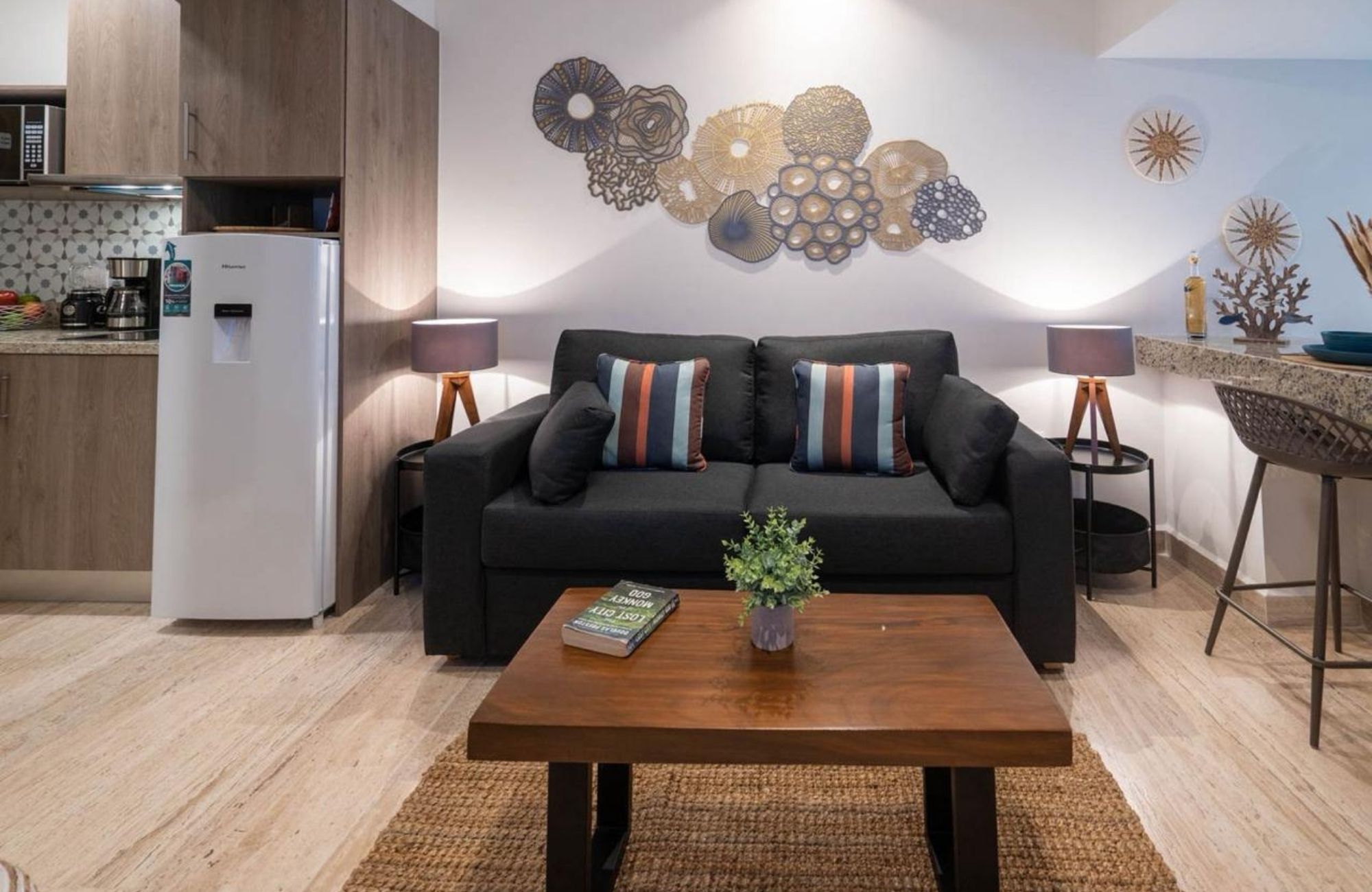 Swim up condo, with direct access to the pool from your terrace, in gated community, sports fields, restaurant, playground for children, sch