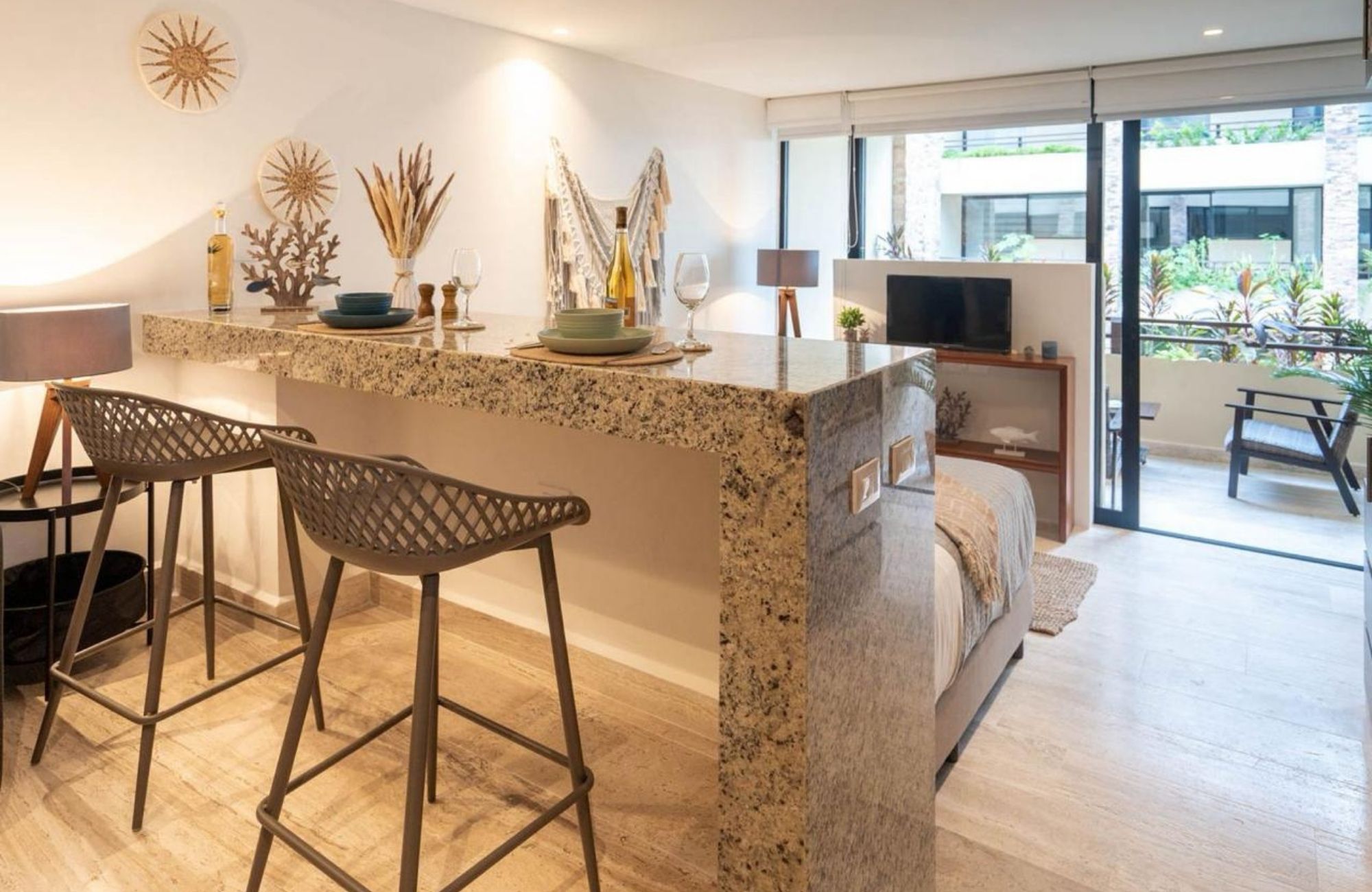 Swim up condo, with direct access to the pool from your terrace, in gated community, sports fields, restaurant, playground for children, sch