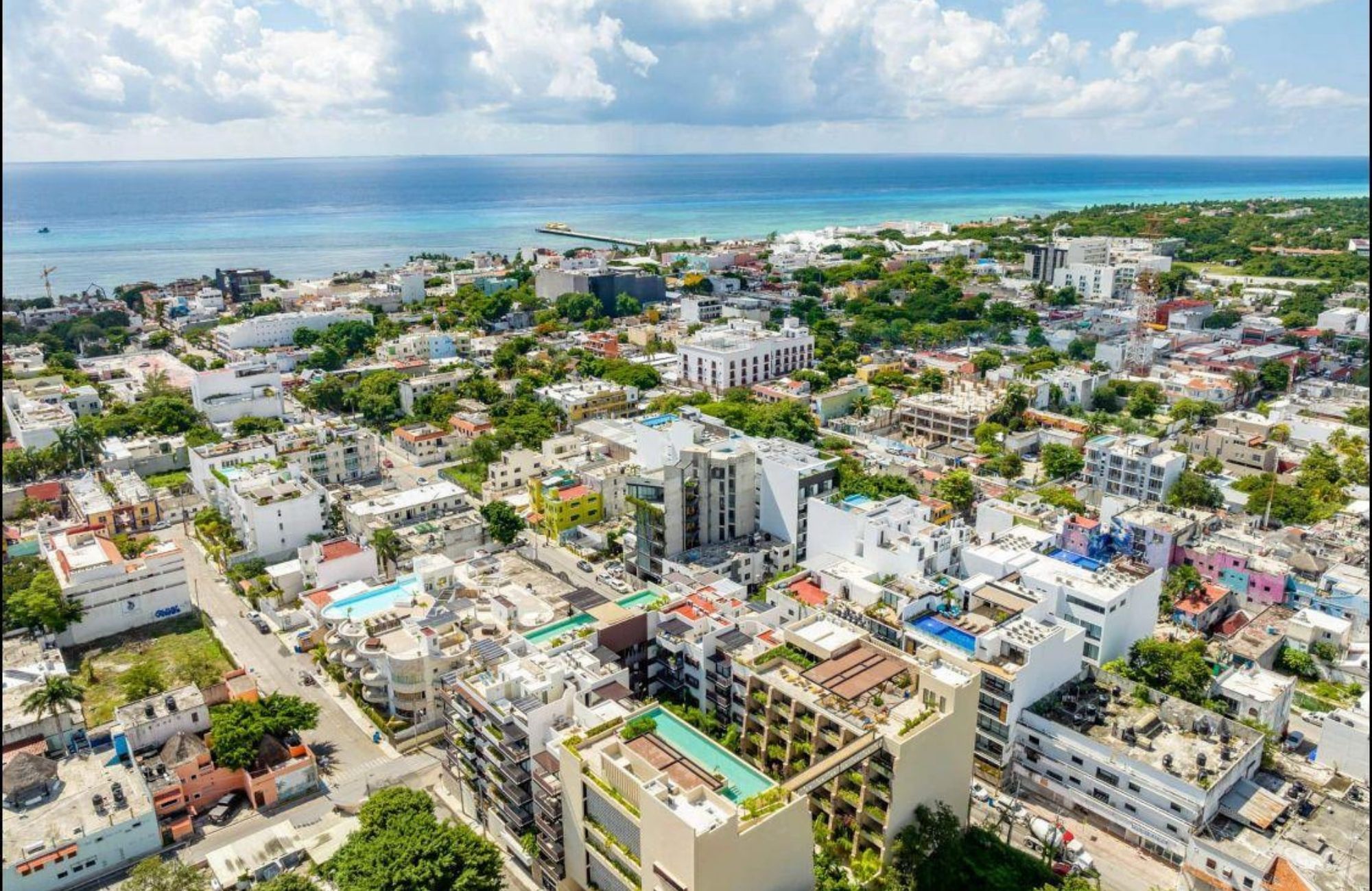 Swim up condo, with direct access to the pool from your terrace, in gated community, sports fields, restaurant, playground for children, sch