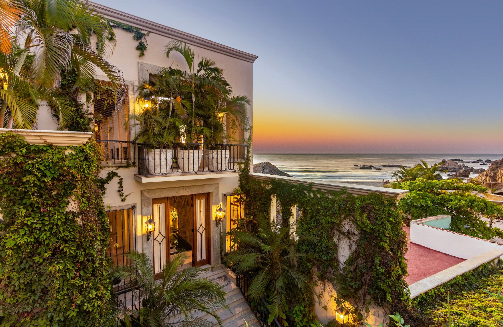 Residence surrounded by natural reserve with private pool for sale, Playa &Oacute;rgano, Huatulco&nbsp;&nbsp;