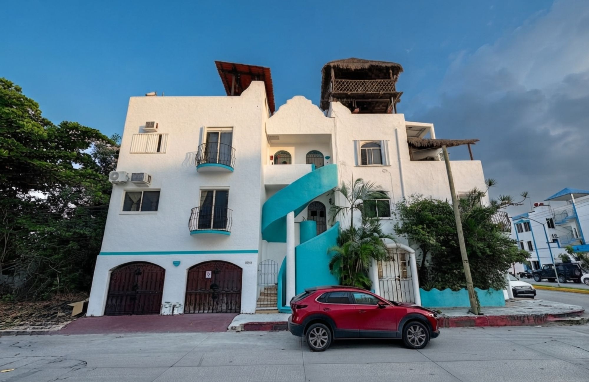 Condo, infinity pool, barbecue area, steps from the Cozumel boardwalk, sale.