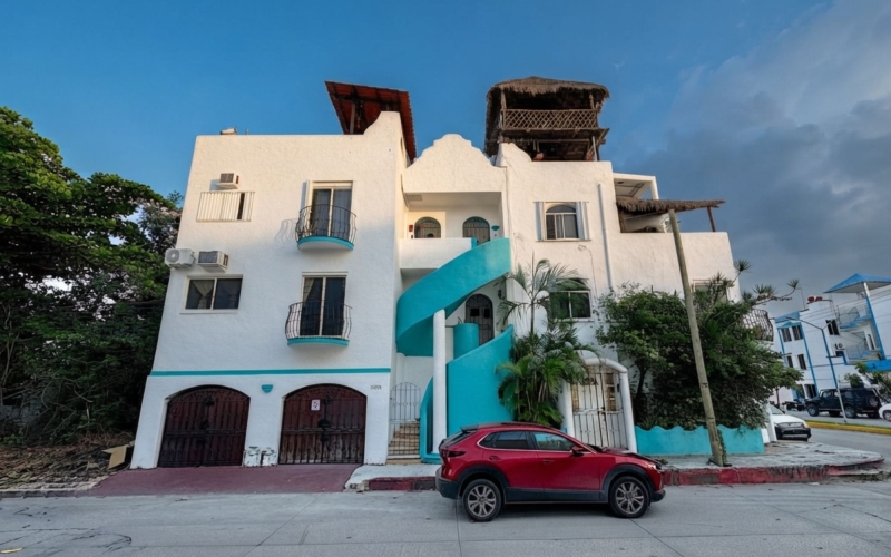 Furnished condo with balcony, terrace and plunge pool, for sale