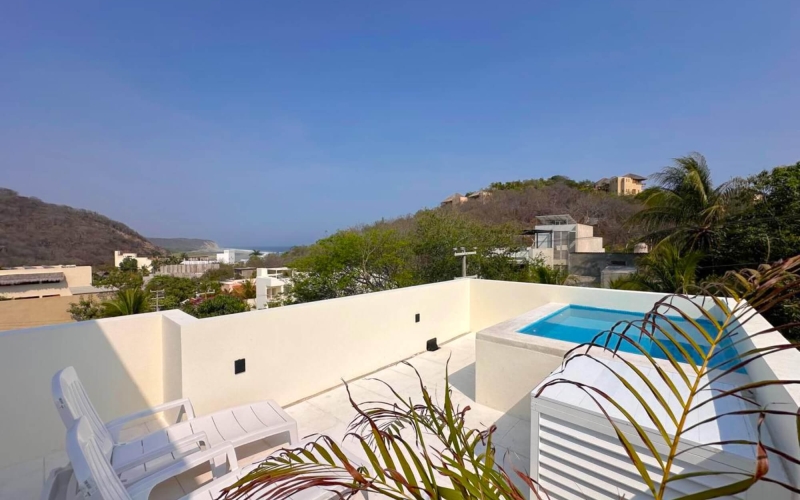 House 250 meters from the sea, 2 floors, rooftop, for sale in La Bocana, Huatulco.