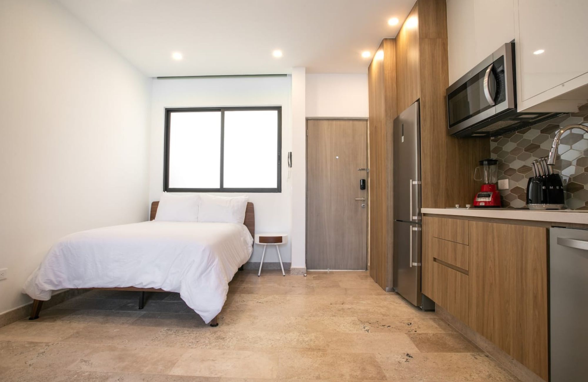 Estudio con terraza privada, Gimnasio, Alberca y Jacuzzi,  Zona Centro, venta, Playa del Carmen.