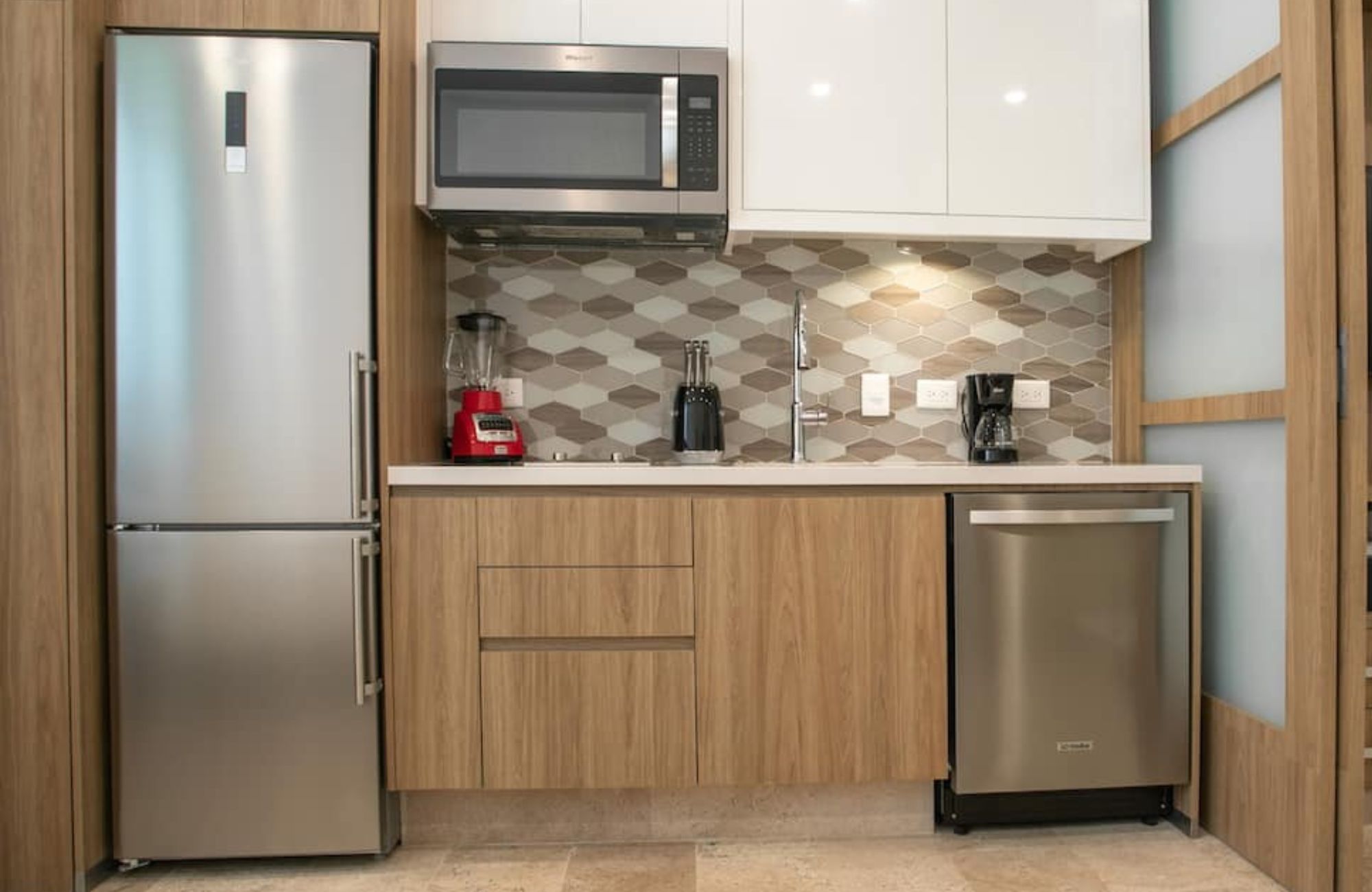 Estudio con terraza privada, Gimnasio, Alberca y Jacuzzi,  Zona Centro, venta, Playa del Carmen.