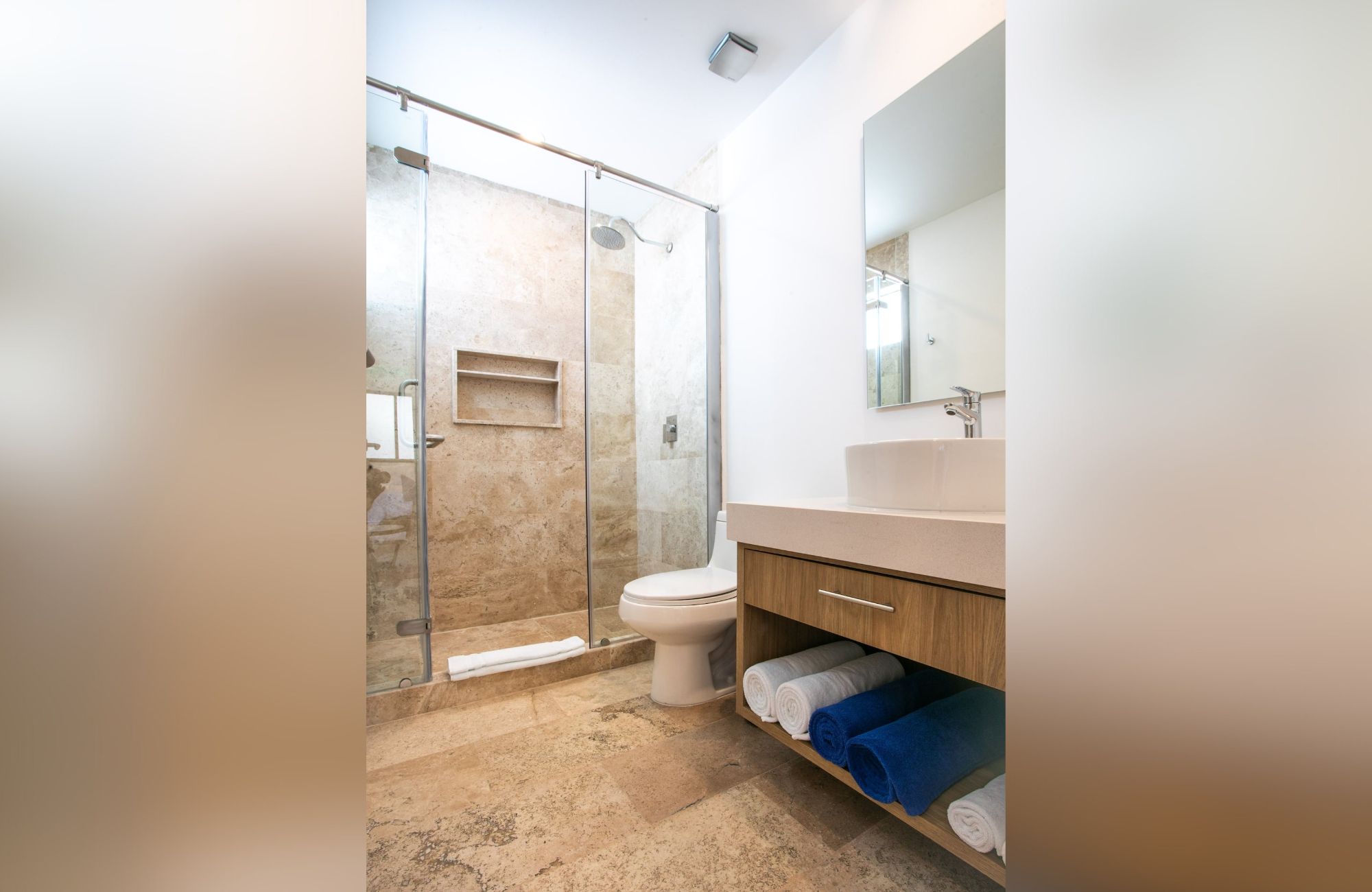 Estudio con terraza privada, Gimnasio, Alberca y Jacuzzi,  Zona Centro, venta, Playa del Carmen.