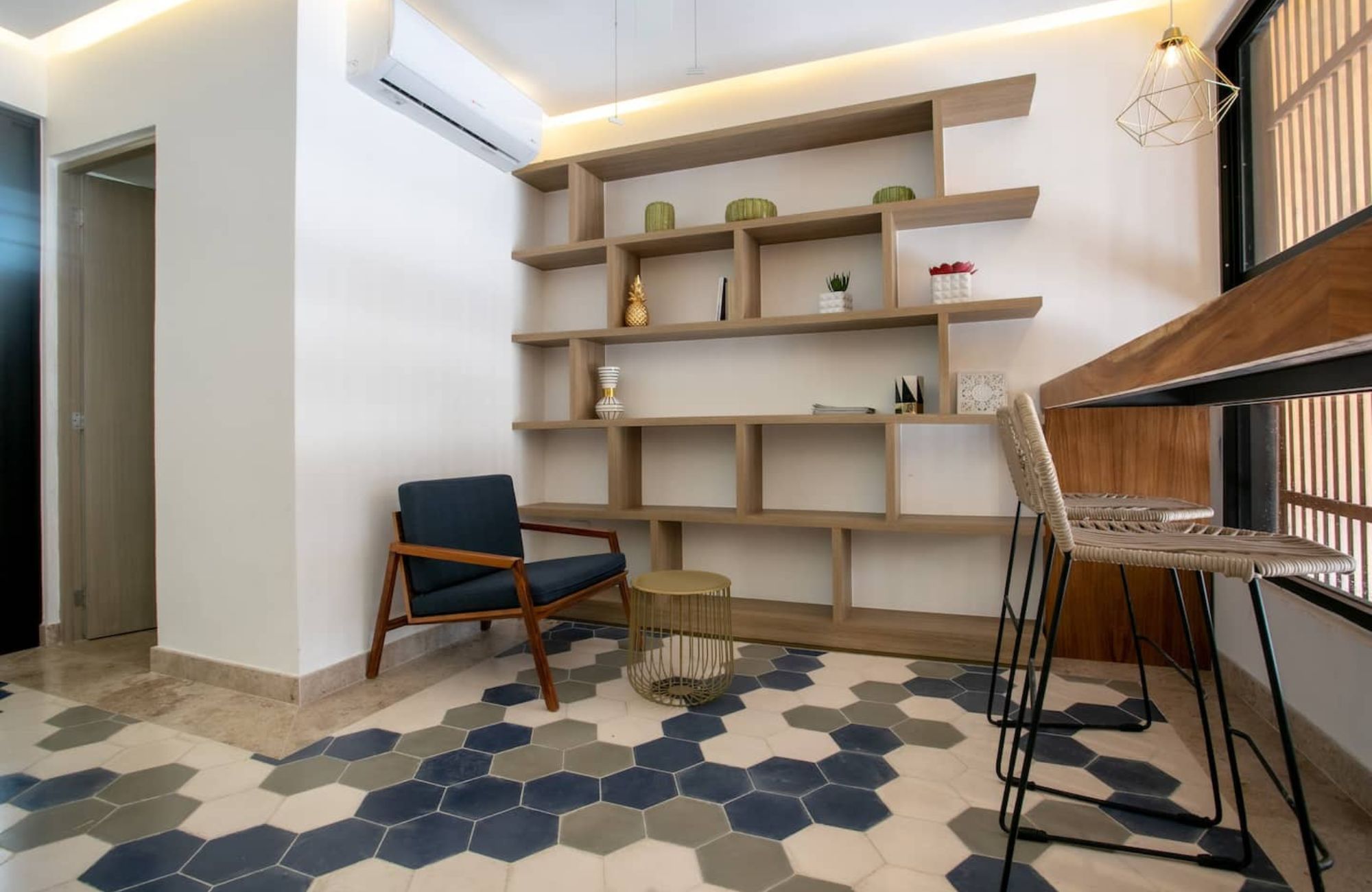 Estudio con terraza privada, Gimnasio, Alberca y Jacuzzi,  Zona Centro, venta, Playa del Carmen.