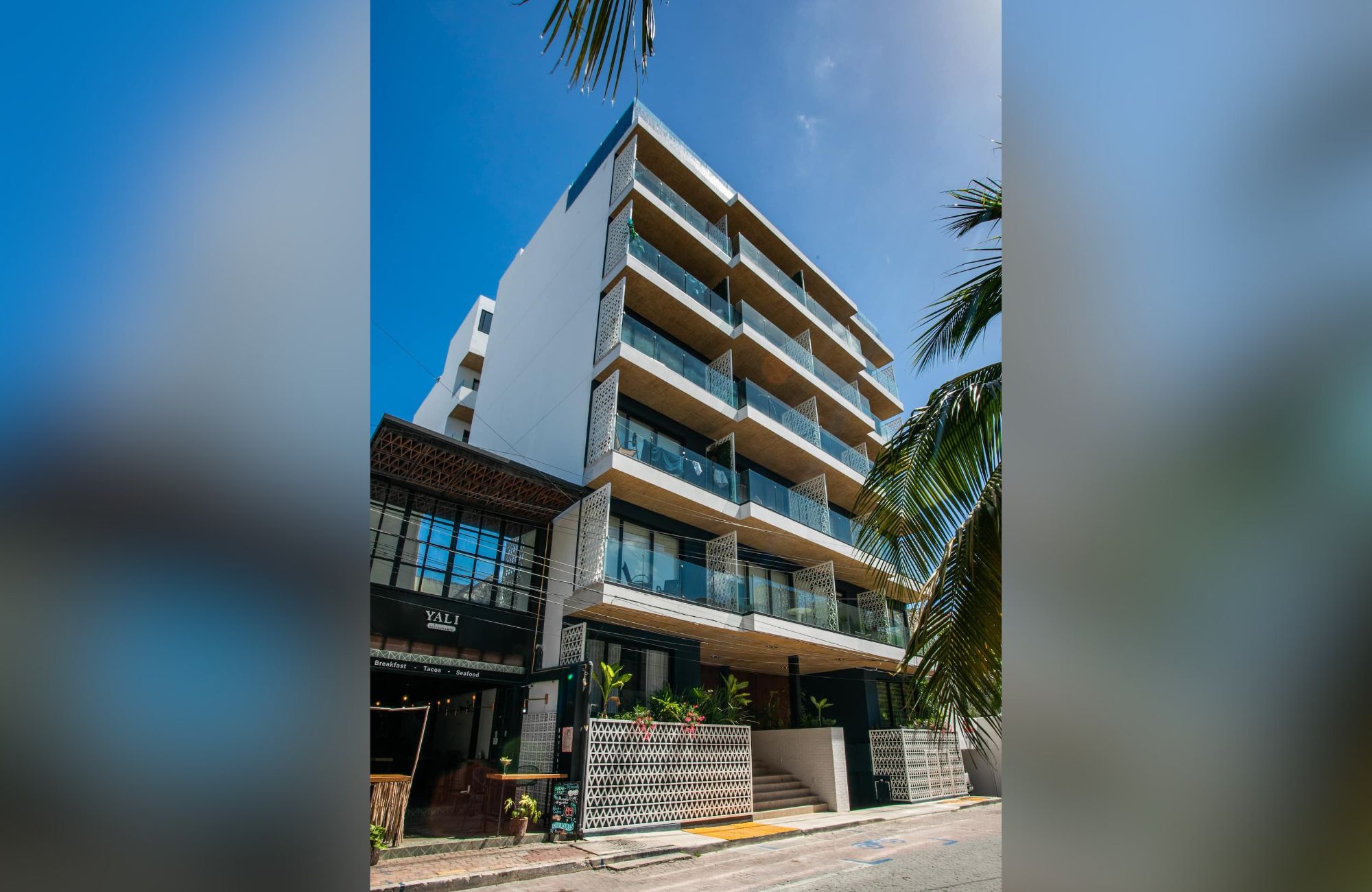 Estudio con terraza privada, Gimnasio, Alberca y Jacuzzi,  Zona Centro, venta, Playa del Carmen.