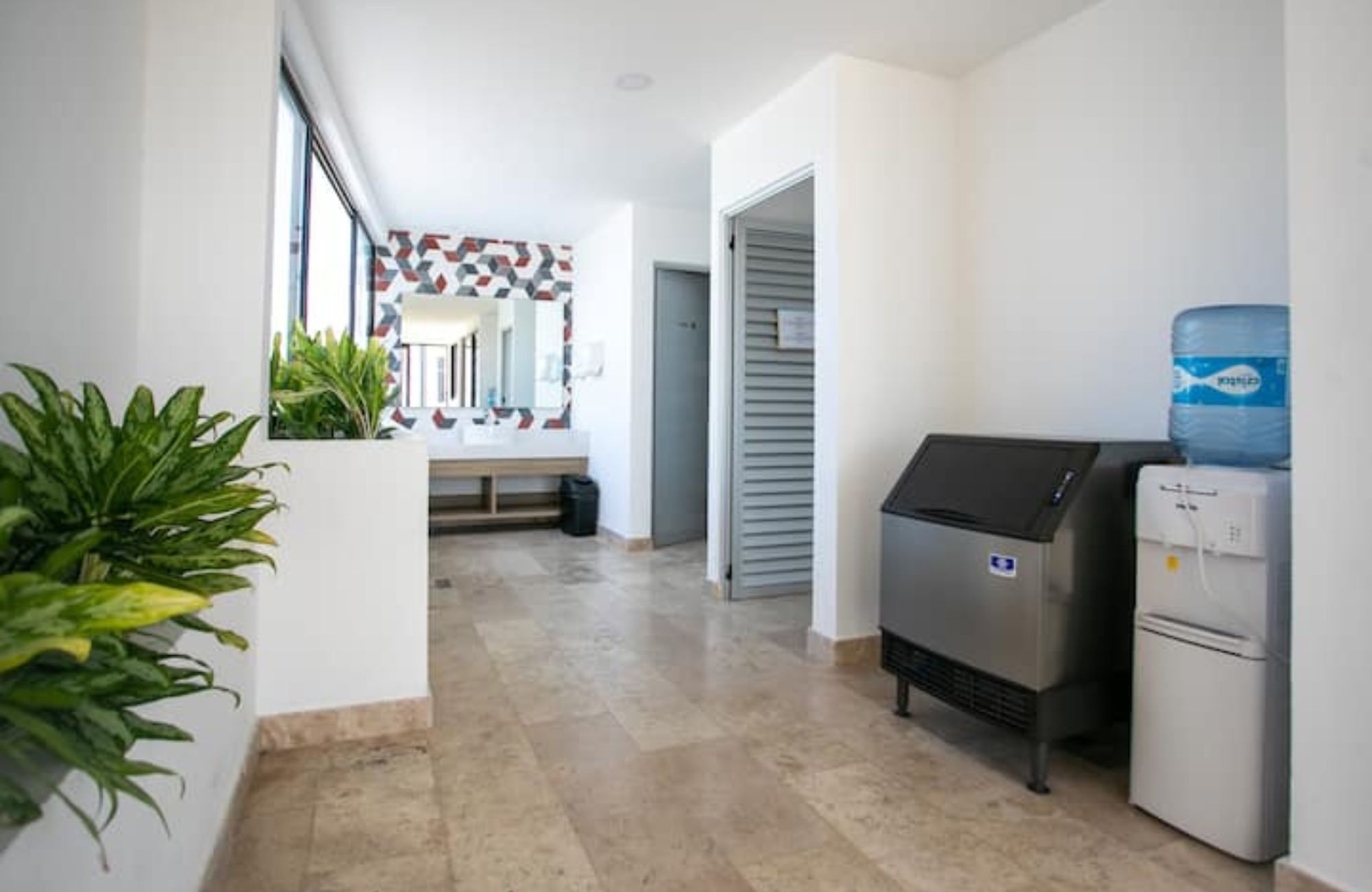 Estudio con terraza privada, Gimnasio, Alberca y Jacuzzi,  Zona Centro, venta, Playa del Carmen.