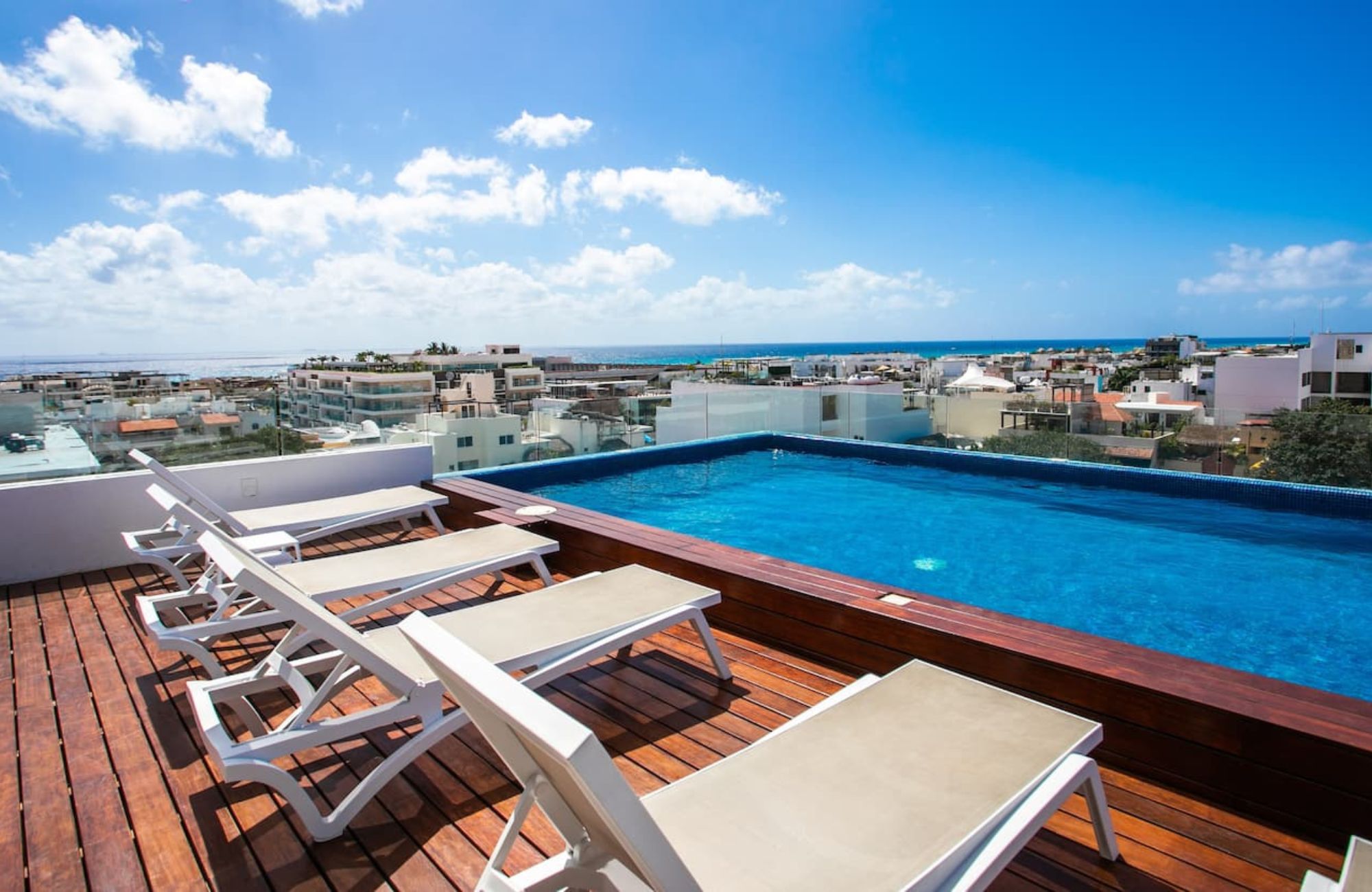 Estudio con terraza privada, Gimnasio, Alberca y Jacuzzi,  Zona Centro, venta, Playa del Carmen.